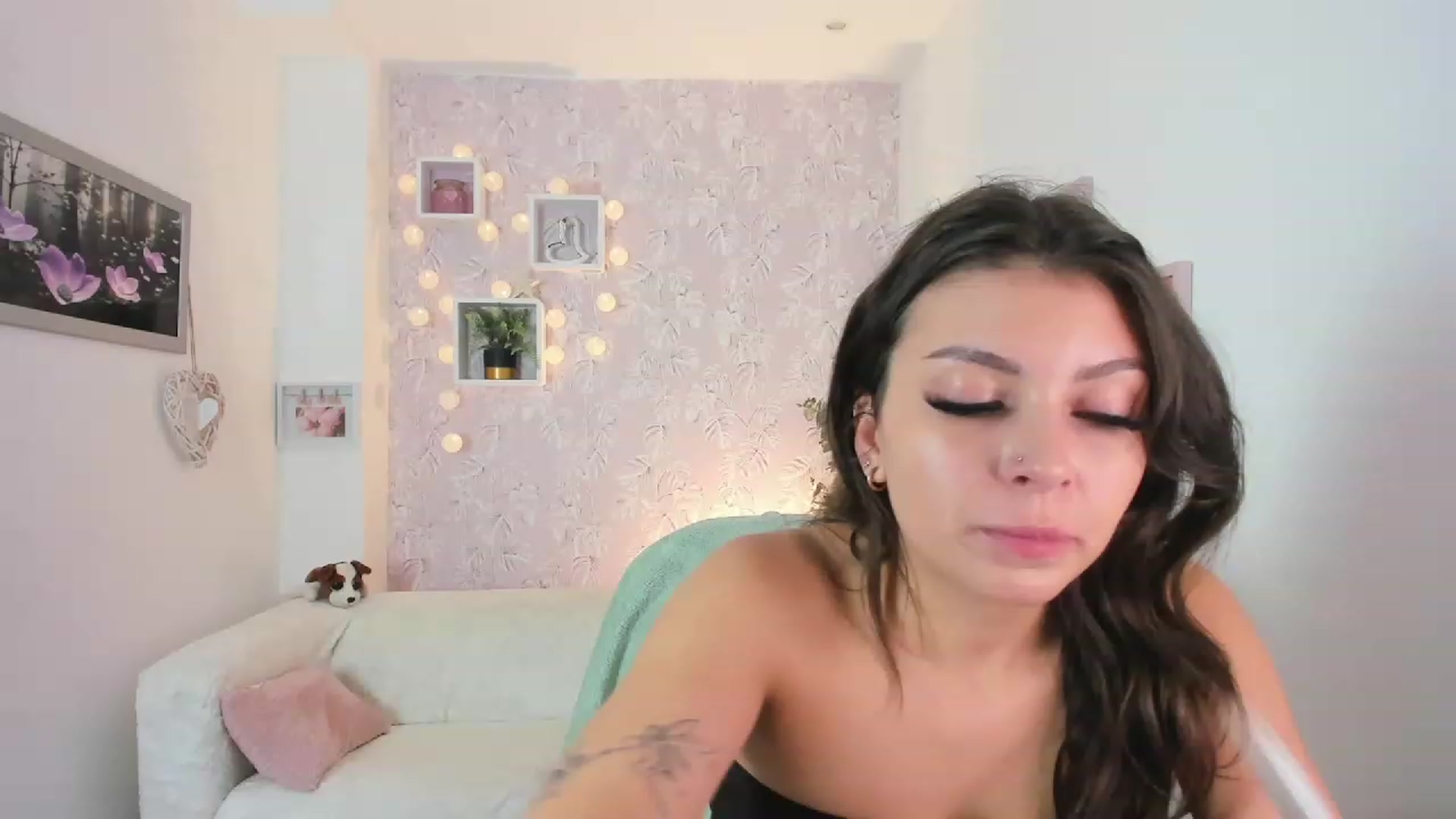 Gallery image thumbnail from Lana_Grey18's myfreecams stream on, 09/01/2023, 09:12 image 6 of 20