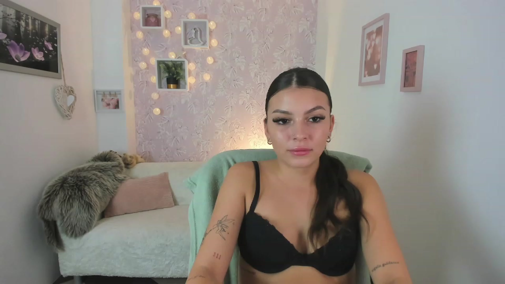 Gallery image thumbnail from Lana_Grey18's myfreecams stream on, 09/04/2023, 17:54 image 13 of 20
