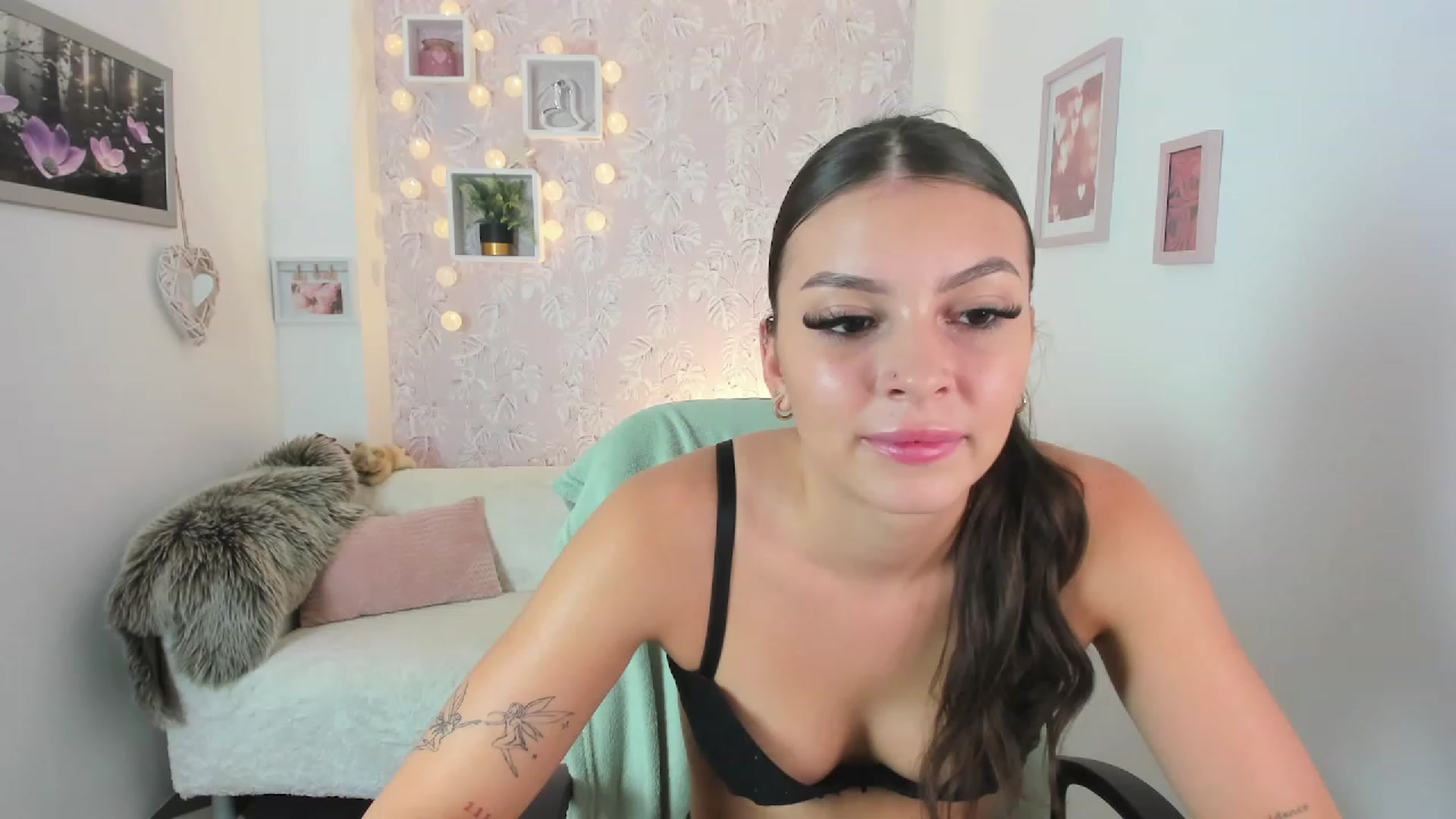 Gallery image thumbnail from Lana_Grey18's myfreecams stream on, 09/04/2023, 17:54 image 11 of 20