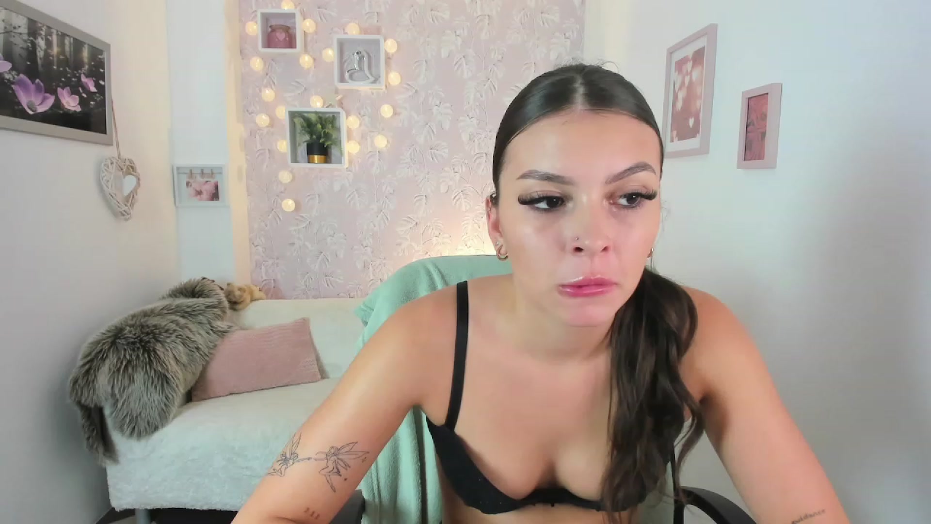 Gallery image thumbnail from Lana_Grey18's myfreecams stream on, 09/04/2023, 17:54 image 9 of 20