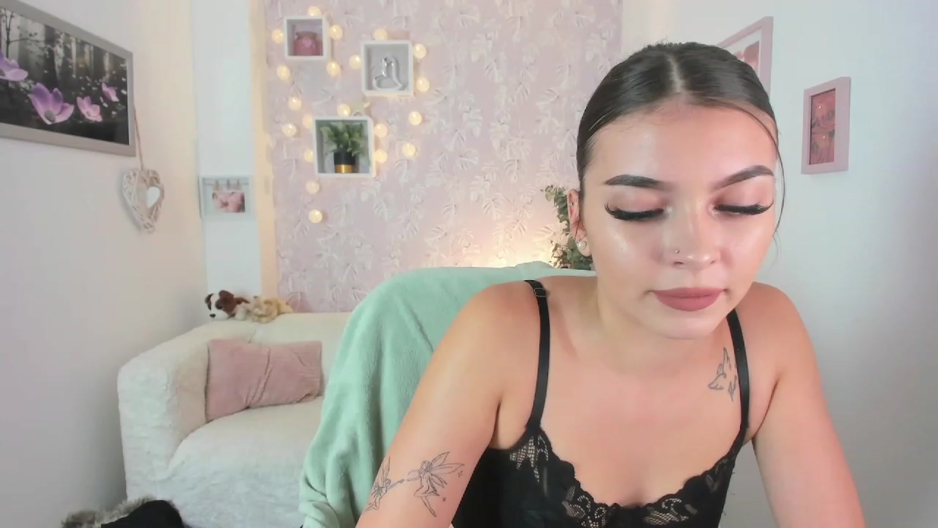Gallery image thumbnail from Lana_Grey18's myfreecams stream on, 09/20/2023, 17:02 image 11 of 20