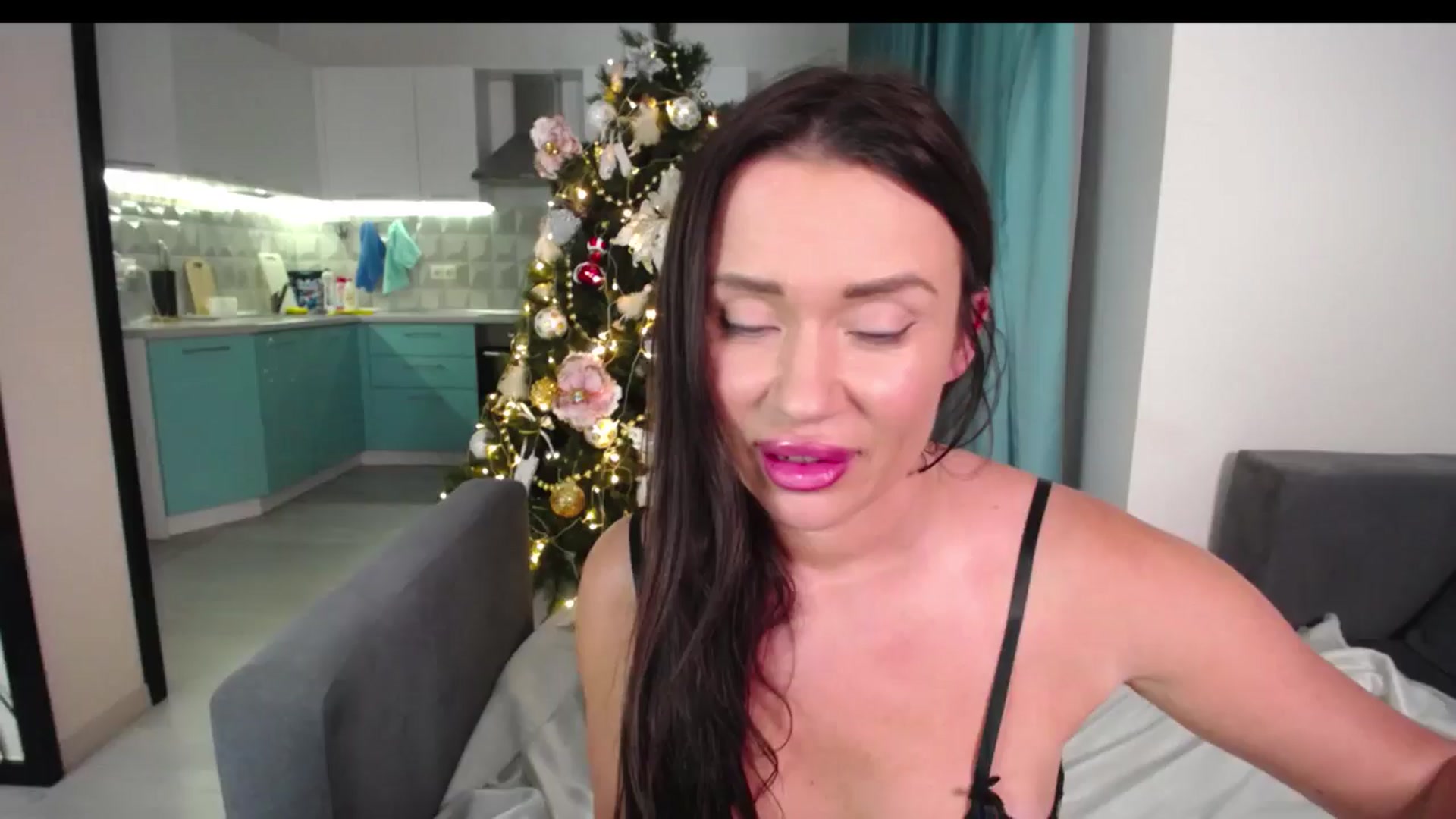 Gallery image thumbnail from Lana_Love's myfreecams stream on, 12/30/2024, 24:14 image 16 of 20