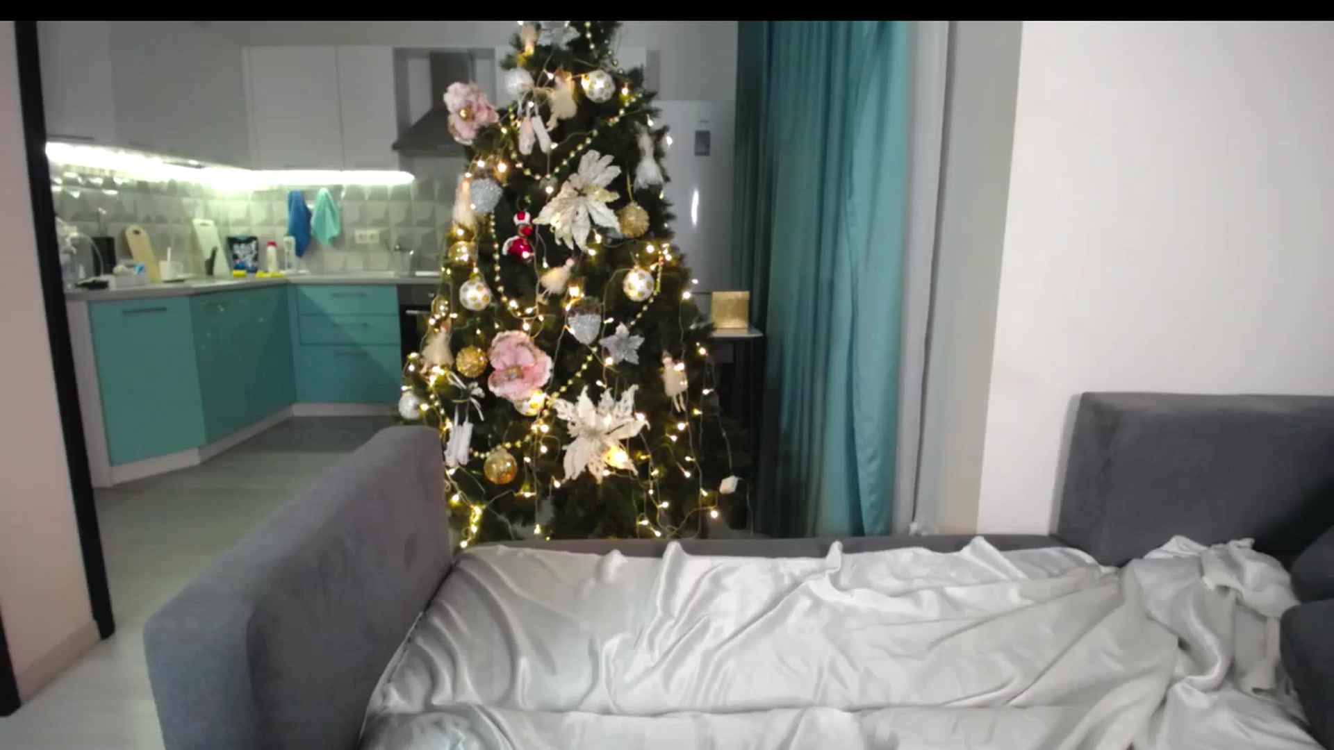 Gallery image thumbnail from Lana_Love's myfreecams stream on, 01/09/2025, 24:33 image 16 of 20