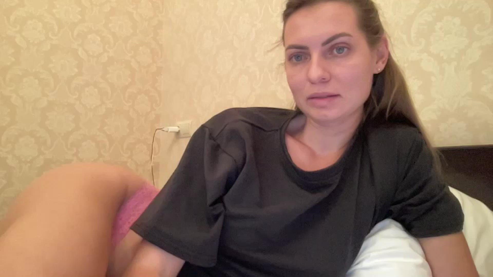 Gallery image thumbnail from Lana_Moore's myfreecams stream on, 12/22/2023, 18:54 image 1 of 20
