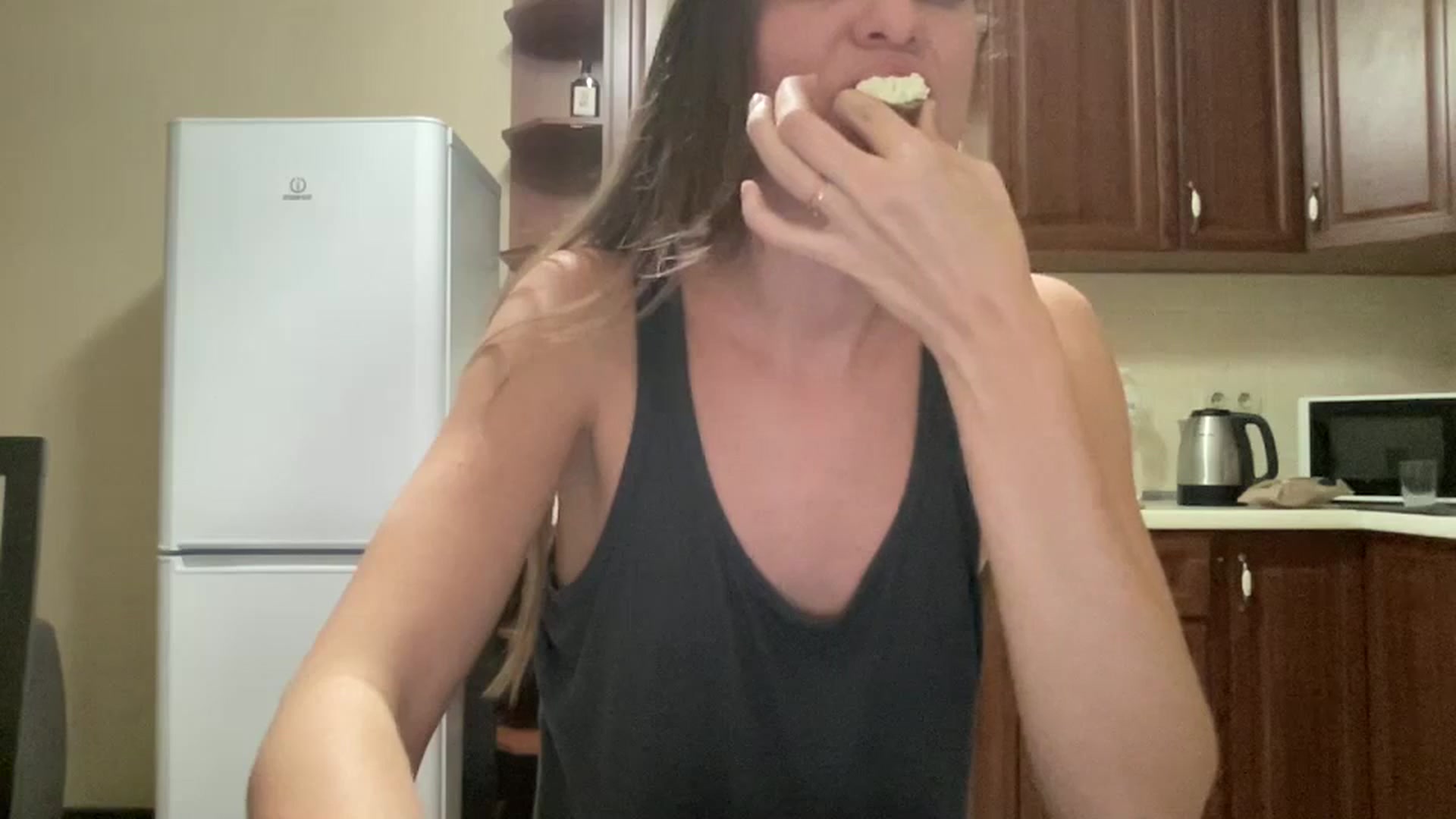 Gallery image thumbnail from Lana_Moore's myfreecams stream on, 01/06/2024, 18:01 image 15 of 20