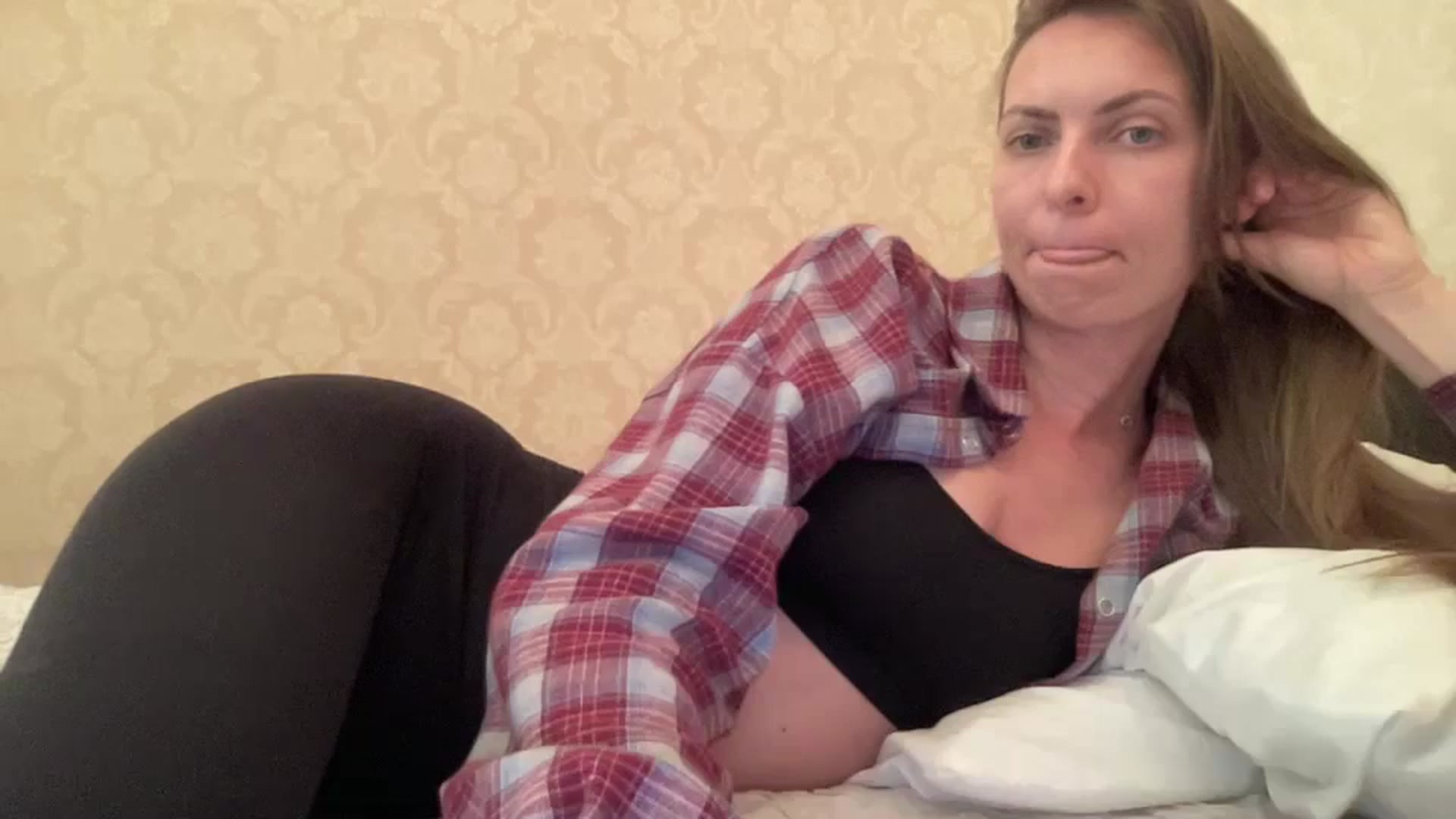 Gallery image thumbnail from Lana_Moore's myfreecams stream on, 05/02/2024, 17:51 image 3 of 20