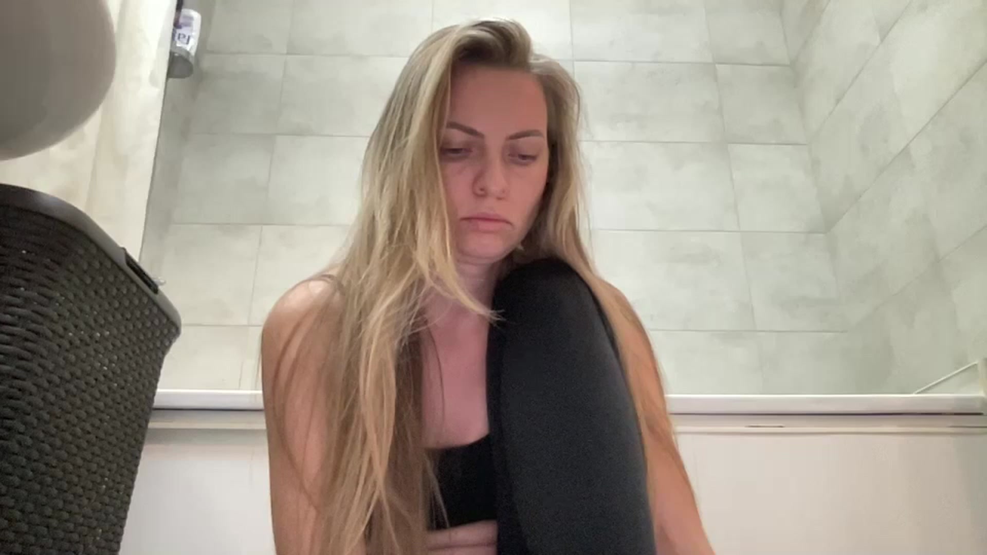 Gallery image thumbnail from Lana_Moore's myfreecams stream on, 11/05/2024, 17:39 image 19 of 20