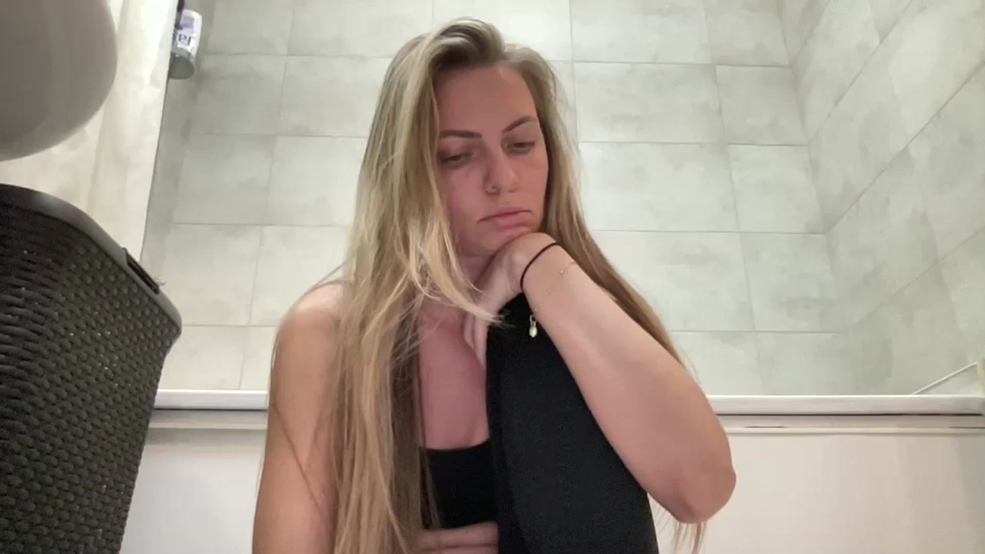 Gallery image thumbnail from Lana_Moore's myfreecams stream on, 11/05/2024, 17:39 image 17 of 20
