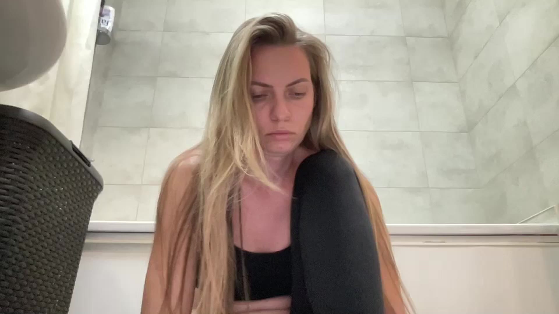 Gallery image thumbnail from Lana_Moore's myfreecams stream on, 11/05/2024, 17:39 image 14 of 20