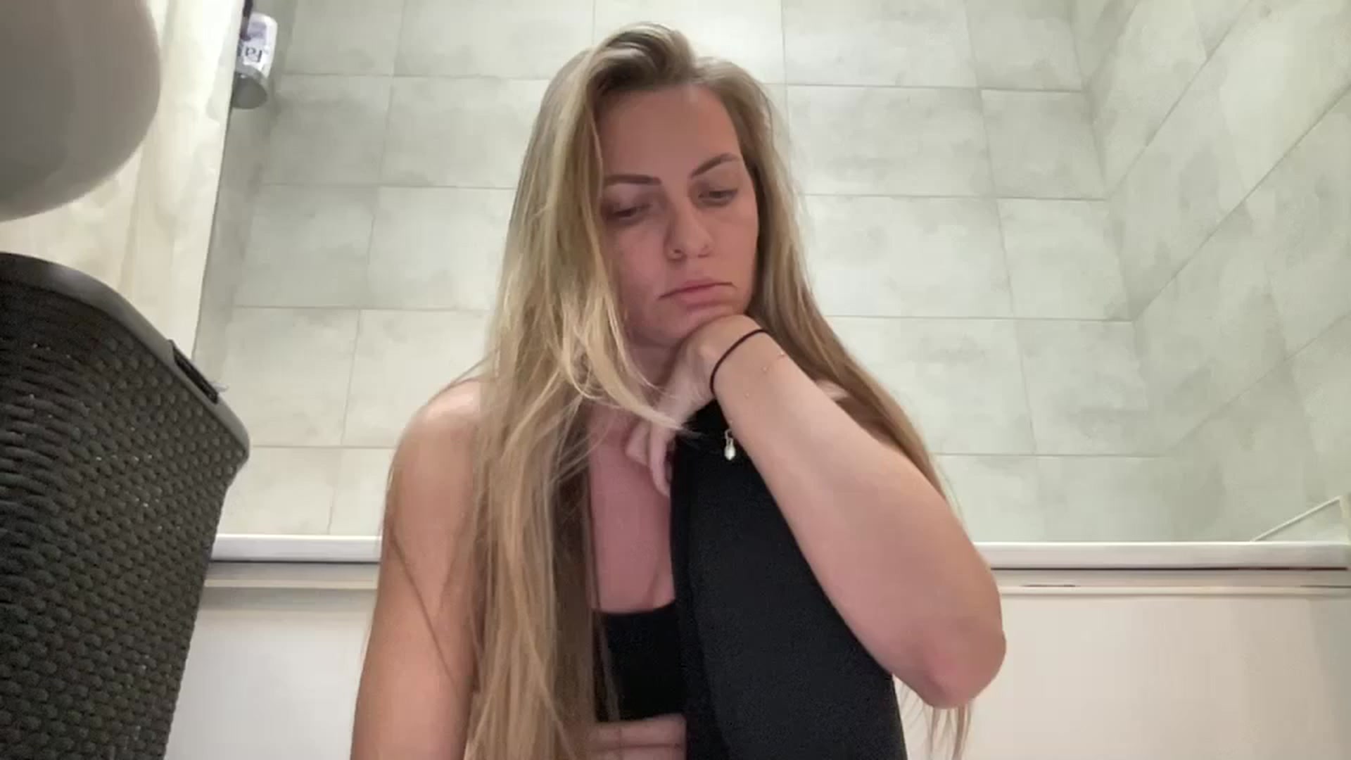 Gallery image thumbnail from Lana_Moore's myfreecams stream on, 11/05/2024, 17:39 image 15 of 20
