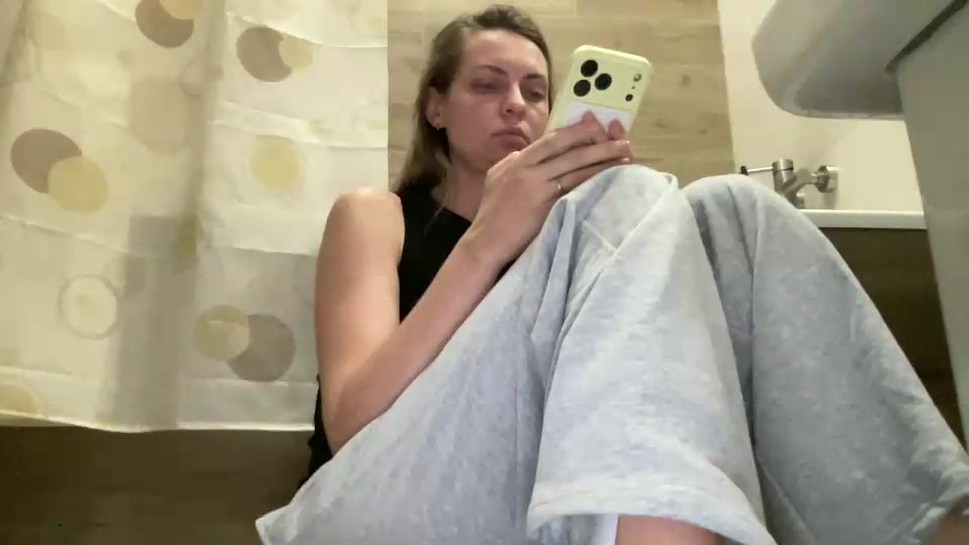 Gallery image thumbnail from Lana_Moore's myfreecams stream on, 09/12/2026, 17:54 image 5 of 20