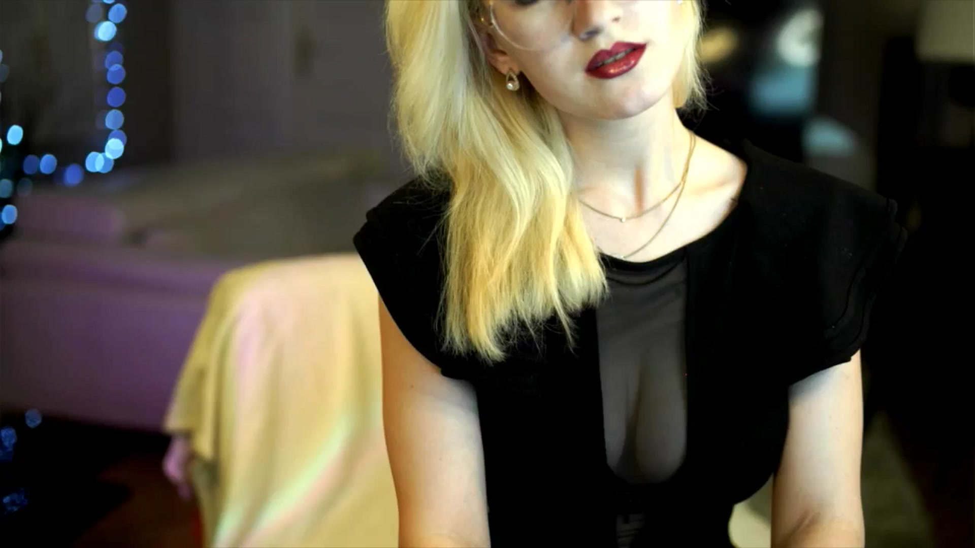 Gallery image thumbnail from Lana_m0ren0's myfreecams stream on, 12/25/2025, 19:52 image 6 of 20