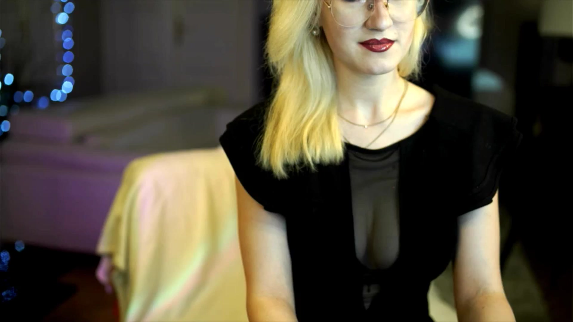 Gallery image thumbnail from Lana_m0ren0's myfreecams stream on, 12/25/2025, 19:52 image 9 of 20