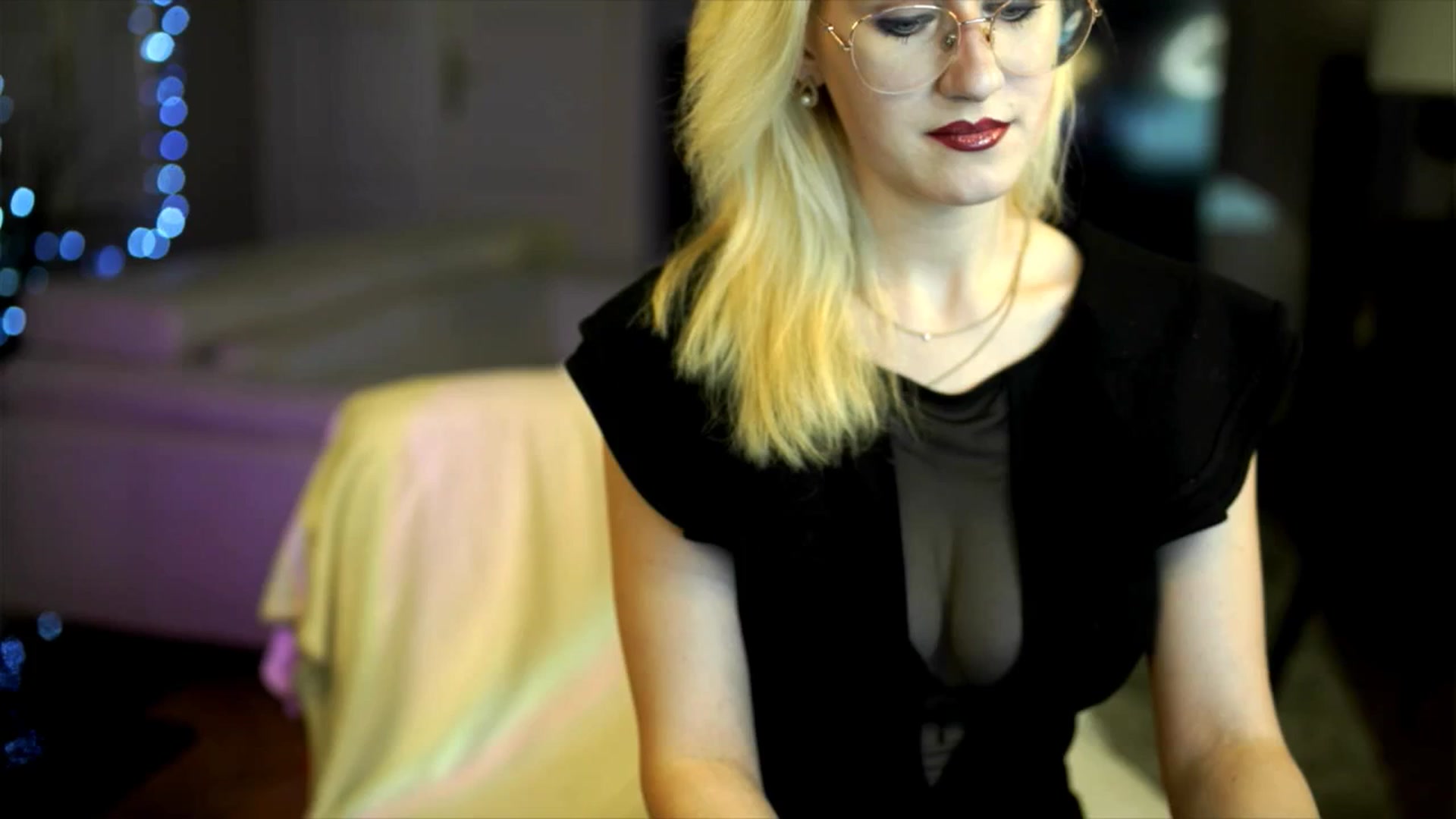Gallery image thumbnail from Lana_m0ren0's myfreecams stream on, 12/25/2025, 20:09 image 16 of 20
