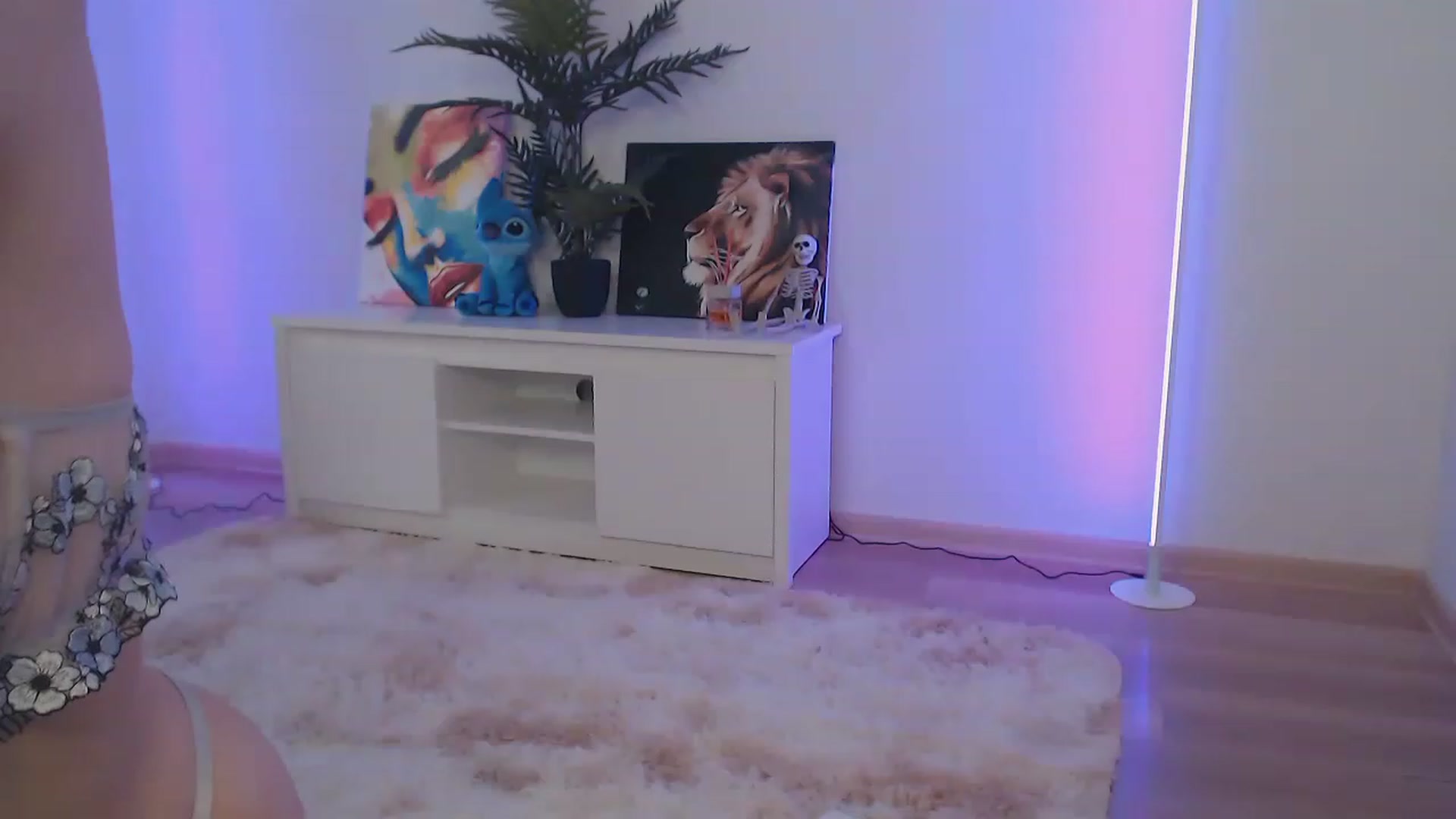 Gallery image thumbnail from LaneyGrey's myfreecams stream on, 11/23/2022, 16:38 image 4 of 20