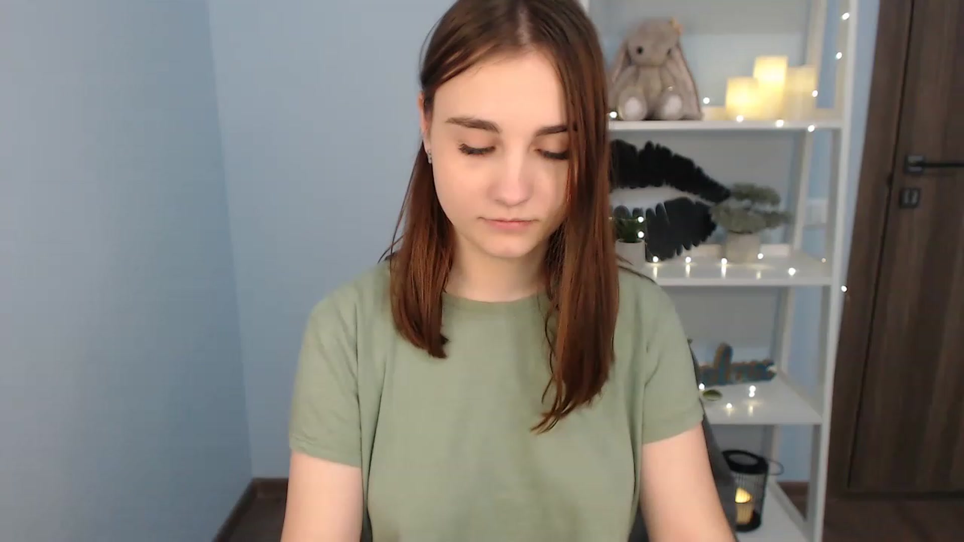 Gallery image thumbnail from LaneyGrey's myfreecams stream on, 12/02/2022, 10:49 image 2 of 20