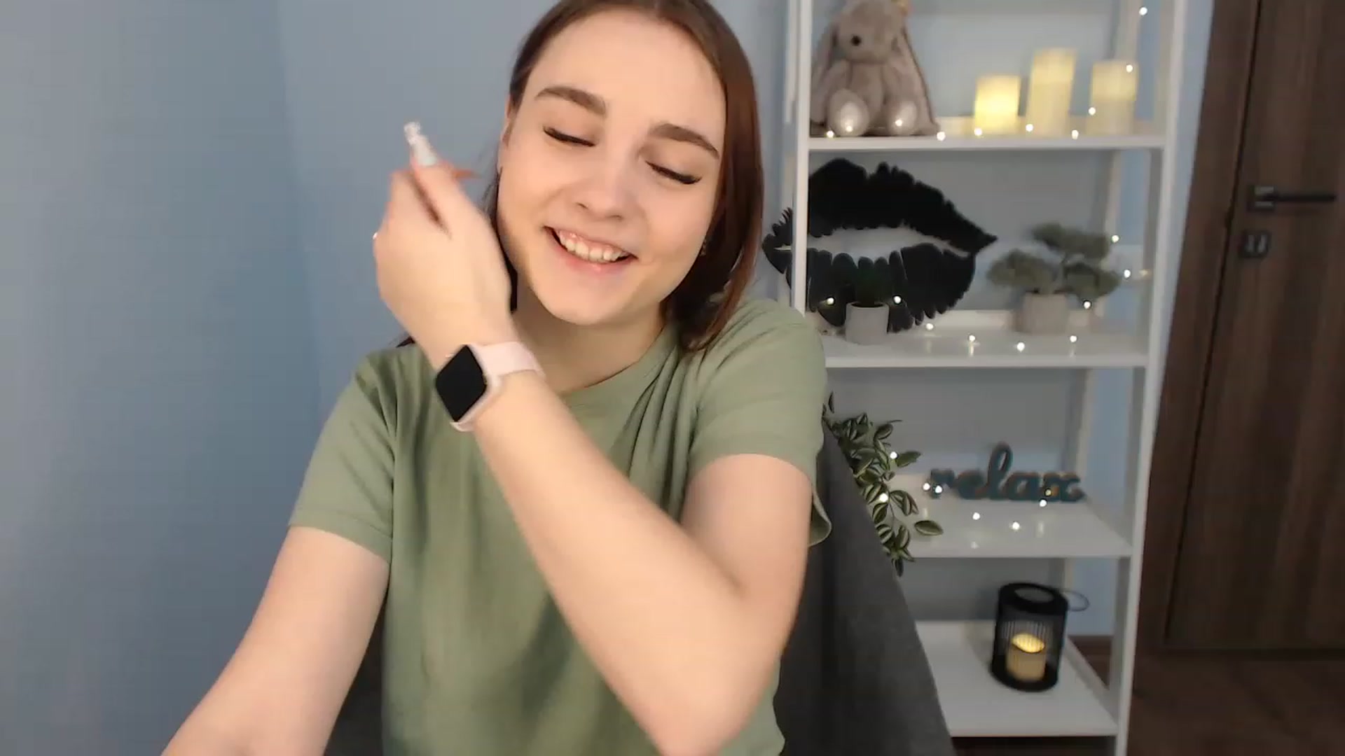 Gallery image thumbnail from LaneyGrey's myfreecams stream on, 01/04/2023, 08:34 image 7 of 20
