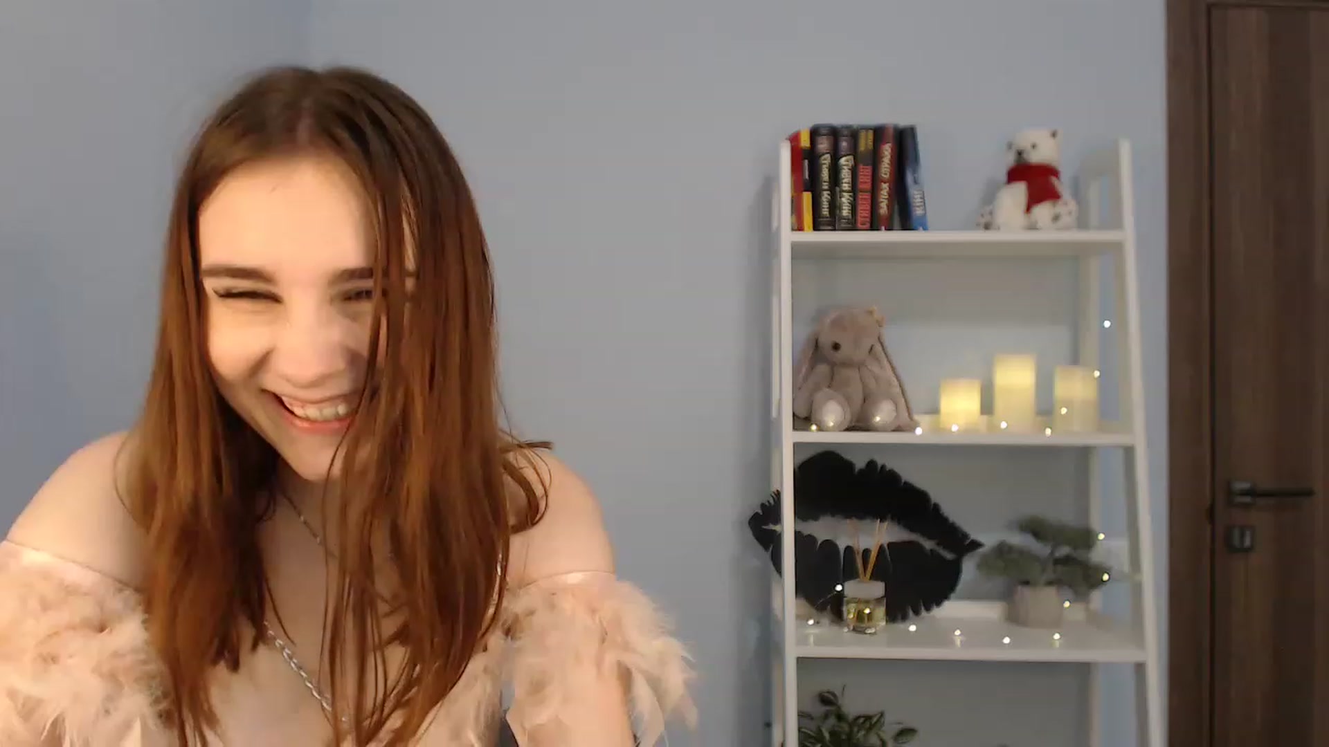 Gallery image thumbnail from LaneyGrey's myfreecams stream on, 01/09/2023, 11:50 image 3 of 20