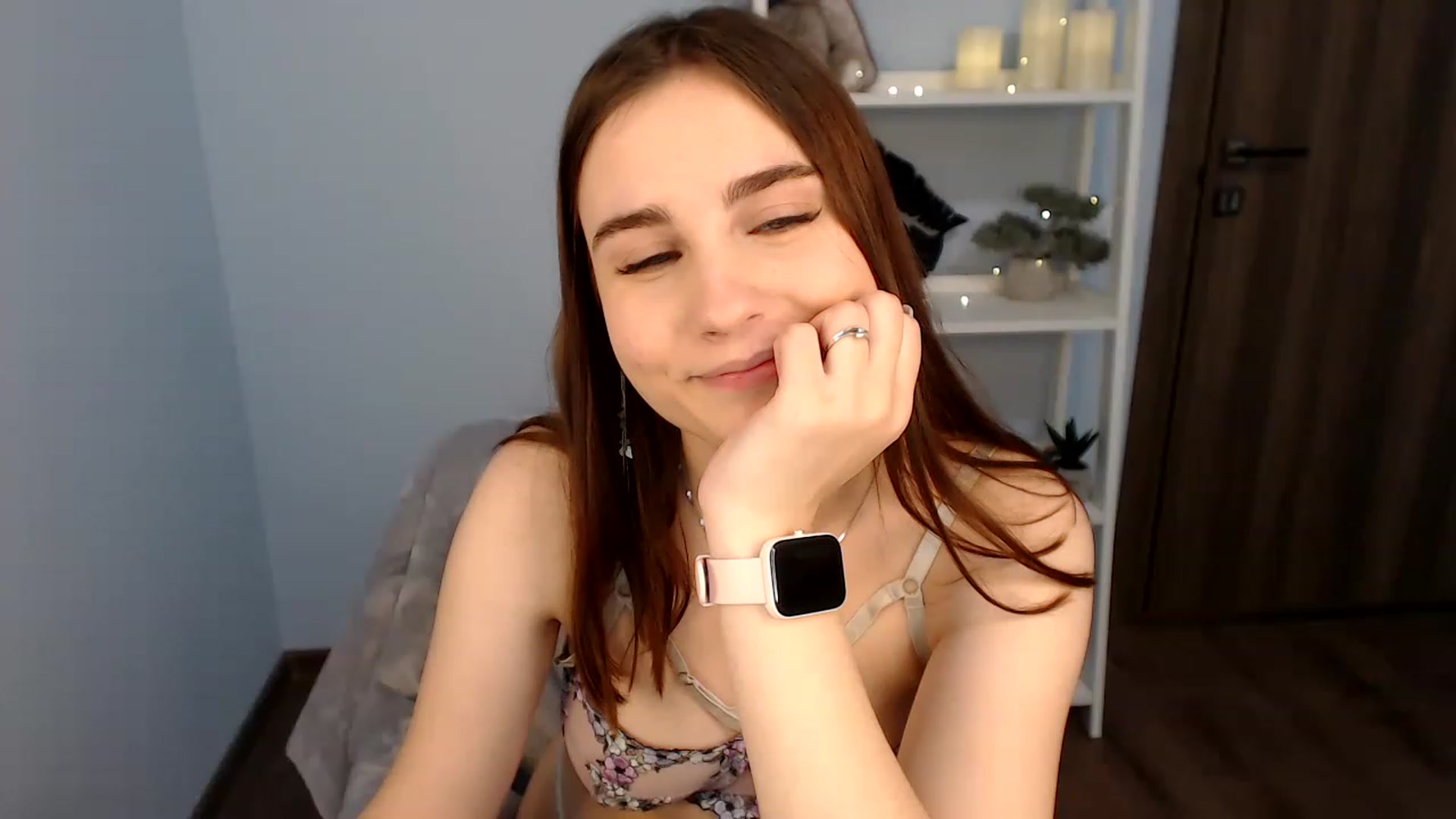 Gallery image thumbnail from LaneyGrey's myfreecams stream on, 01/17/2023, 11:33 image 2 of 20