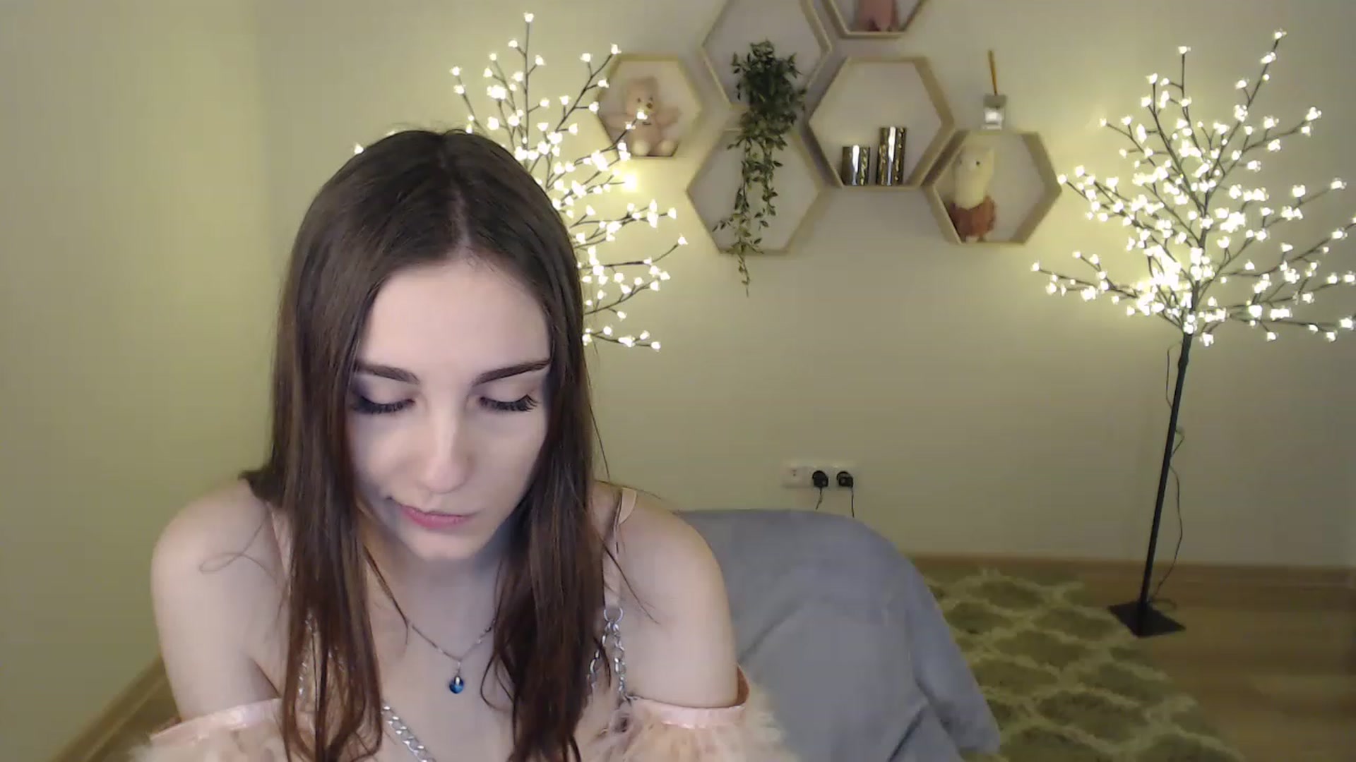 Gallery image thumbnail from LaneyGrey's myfreecams stream on, 02/11/2023, 08:30 image 3 of 20