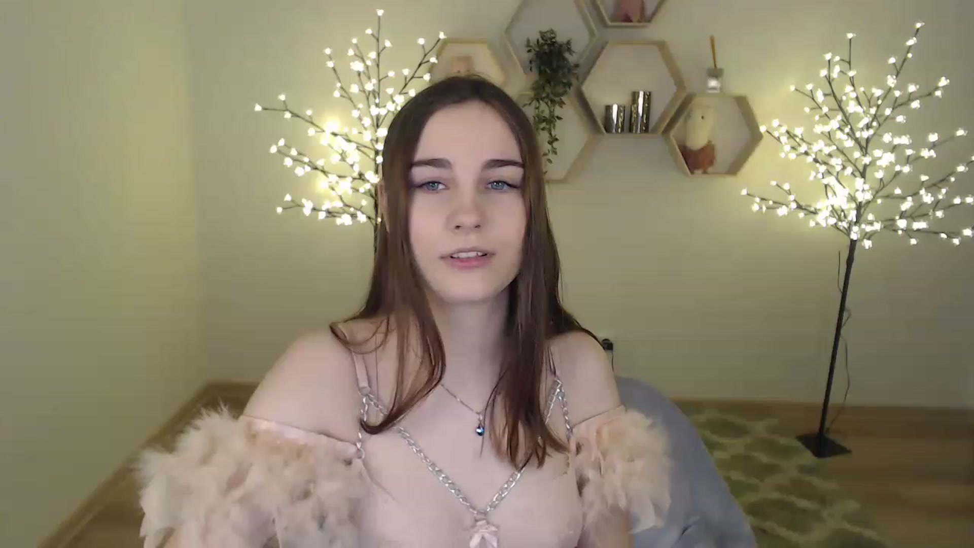 Gallery image thumbnail from LaneyGrey's myfreecams stream on, 02/11/2023, 08:30 image 16 of 20