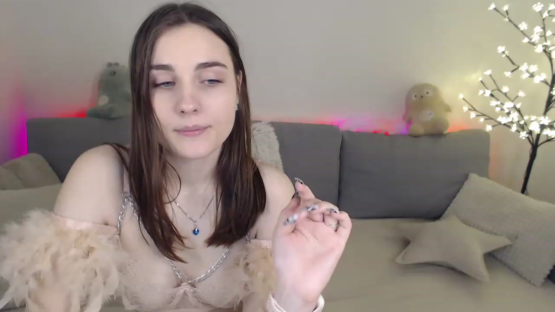 Gallery image thumbnail from LaneyGrey's myfreecams stream on, 02/24/2023, 12:40 image 19 of 20