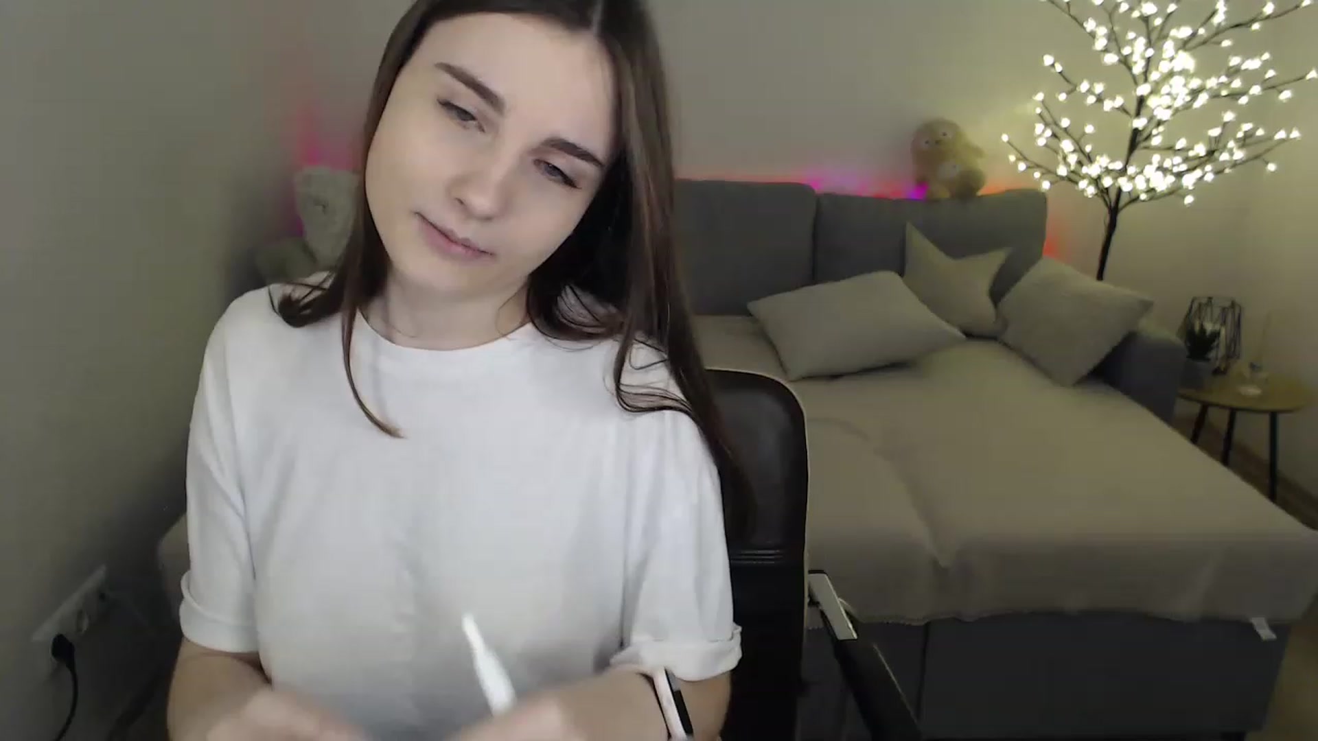 Gallery image thumbnail from LaneyGrey's myfreecams stream on, 02/25/2023, 10:19 image 3 of 20