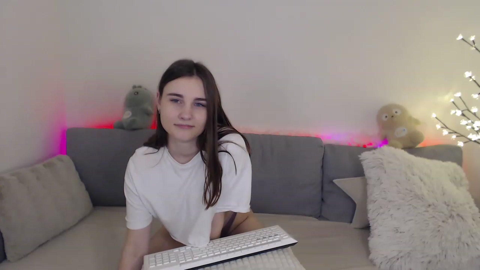 Gallery image thumbnail from LaneyGrey's myfreecams stream on, 02/25/2023, 11:42 image 14 of 20