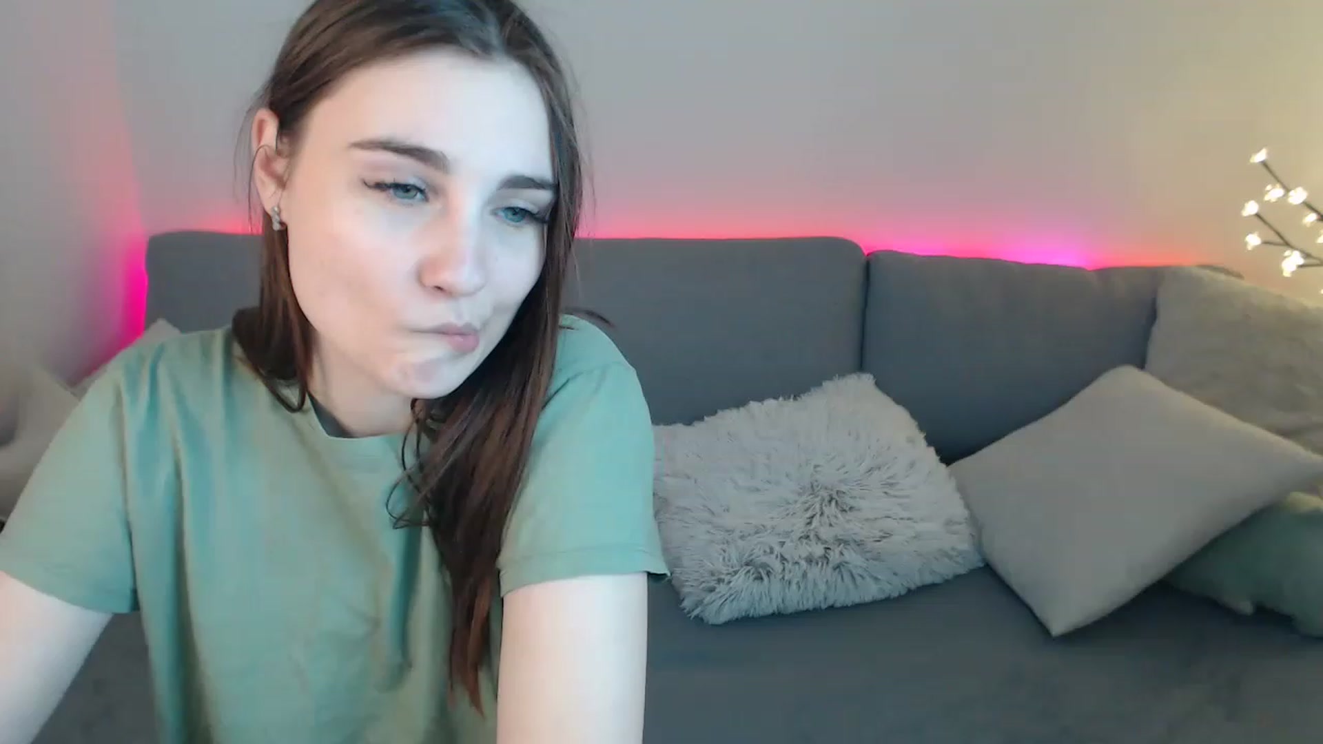 Gallery image thumbnail from LaneyGrey's myfreecams stream on, 03/06/2023, 14:27 image 2 of 20