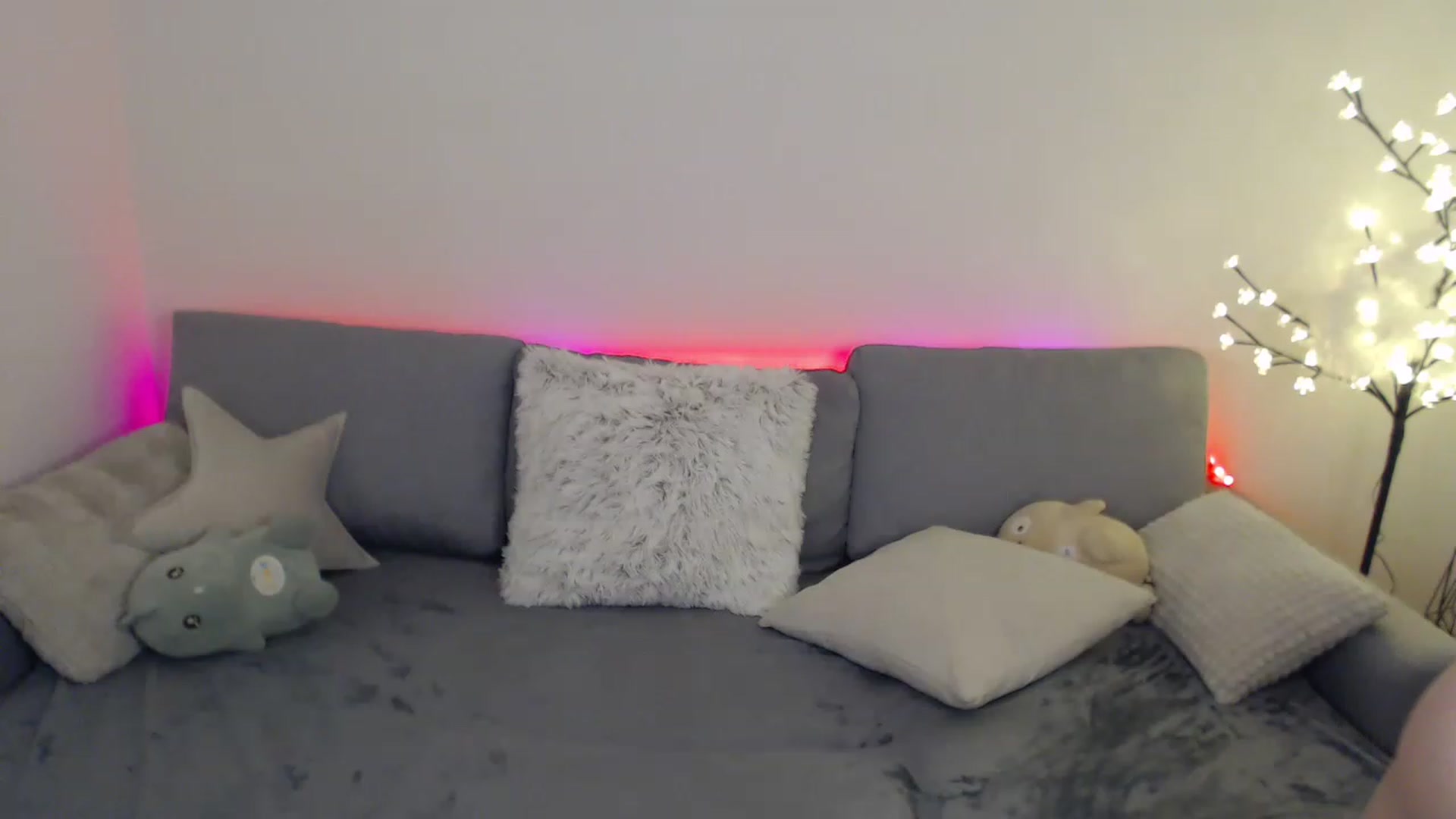 Gallery image thumbnail from LaneyGrey's myfreecams stream on, 03/11/2023, 09:22 image 18 of 20