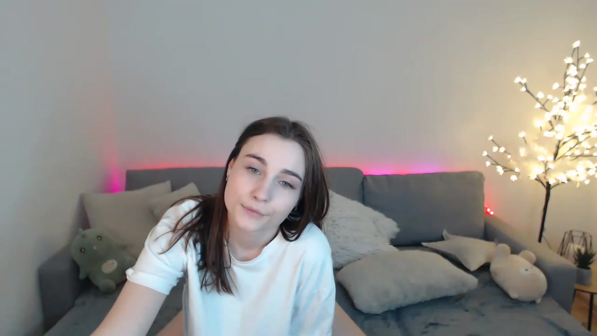 Gallery image thumbnail from LaneyGrey's myfreecams stream on, 03/17/2023, 13:03 image 2 of 20