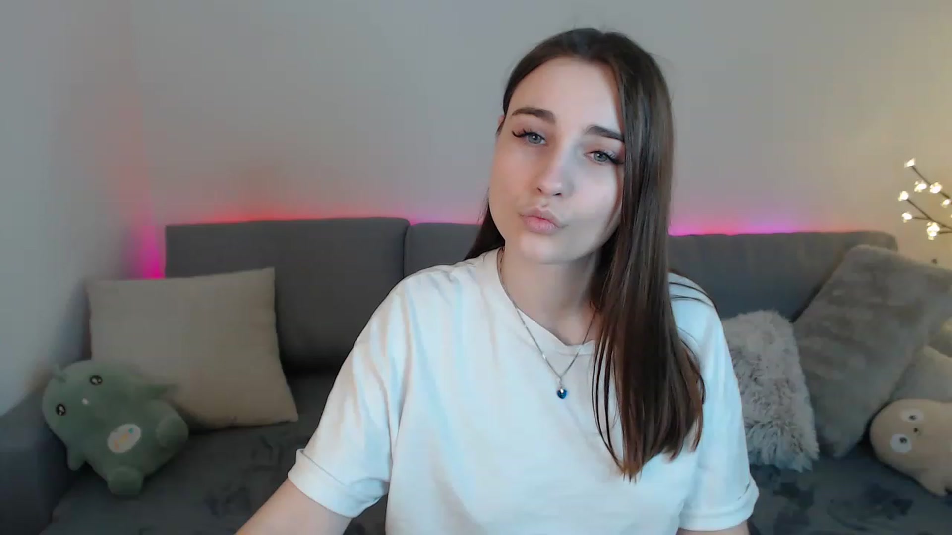 Gallery image thumbnail from LaneyGrey's myfreecams stream on, 03/20/2023, 11:50 image 17 of 20