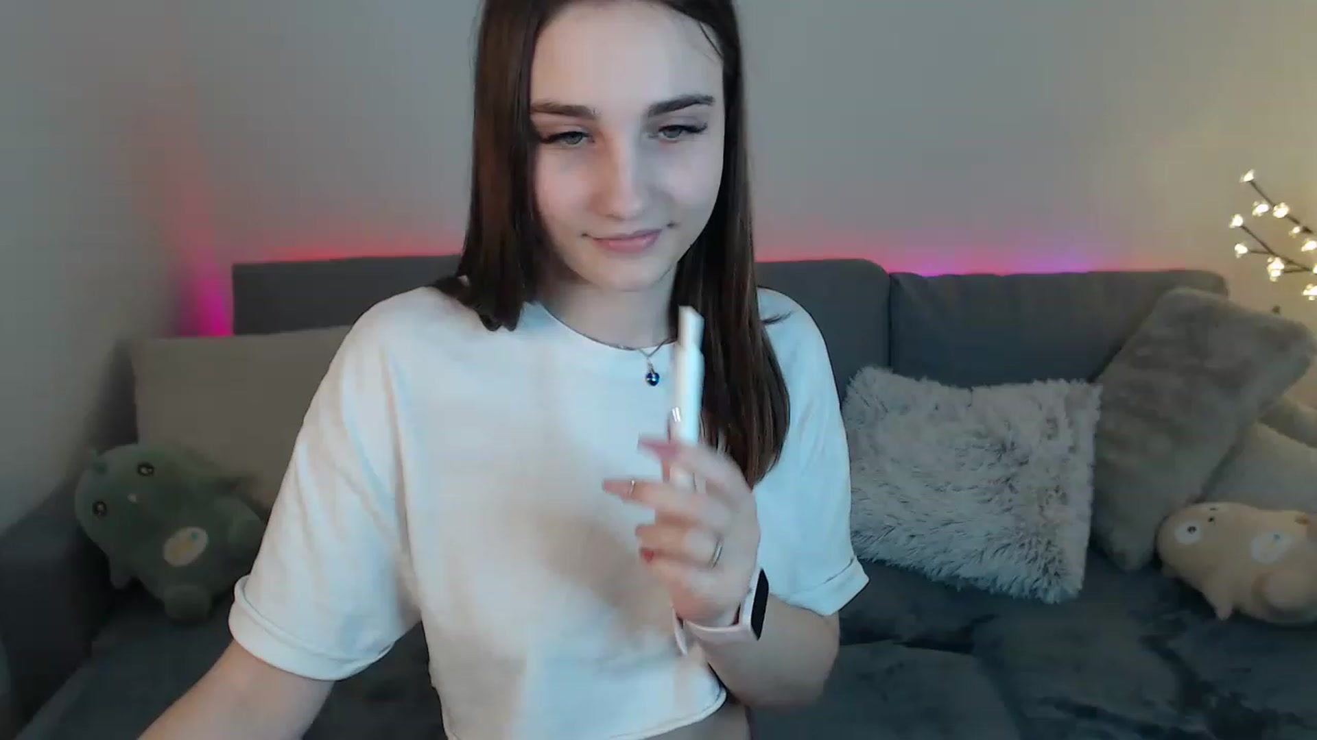 Gallery image thumbnail from LaneyGrey's myfreecams stream on, 03/20/2023, 14:28 image 19 of 20