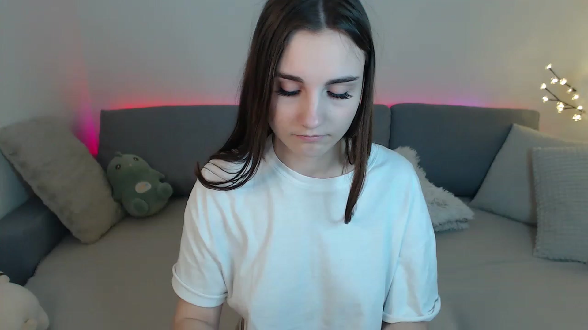 Gallery image thumbnail from LaneyGrey's myfreecams stream on, 03/25/2023, 11:28 image 16 of 20
