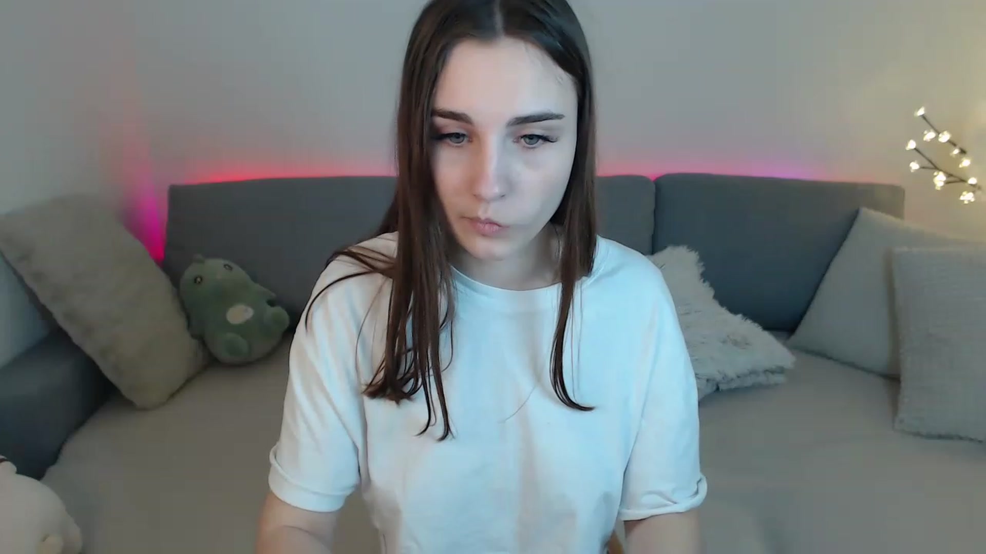 Gallery image thumbnail from LaneyGrey's myfreecams stream on, 03/25/2023, 11:28 image 18 of 20