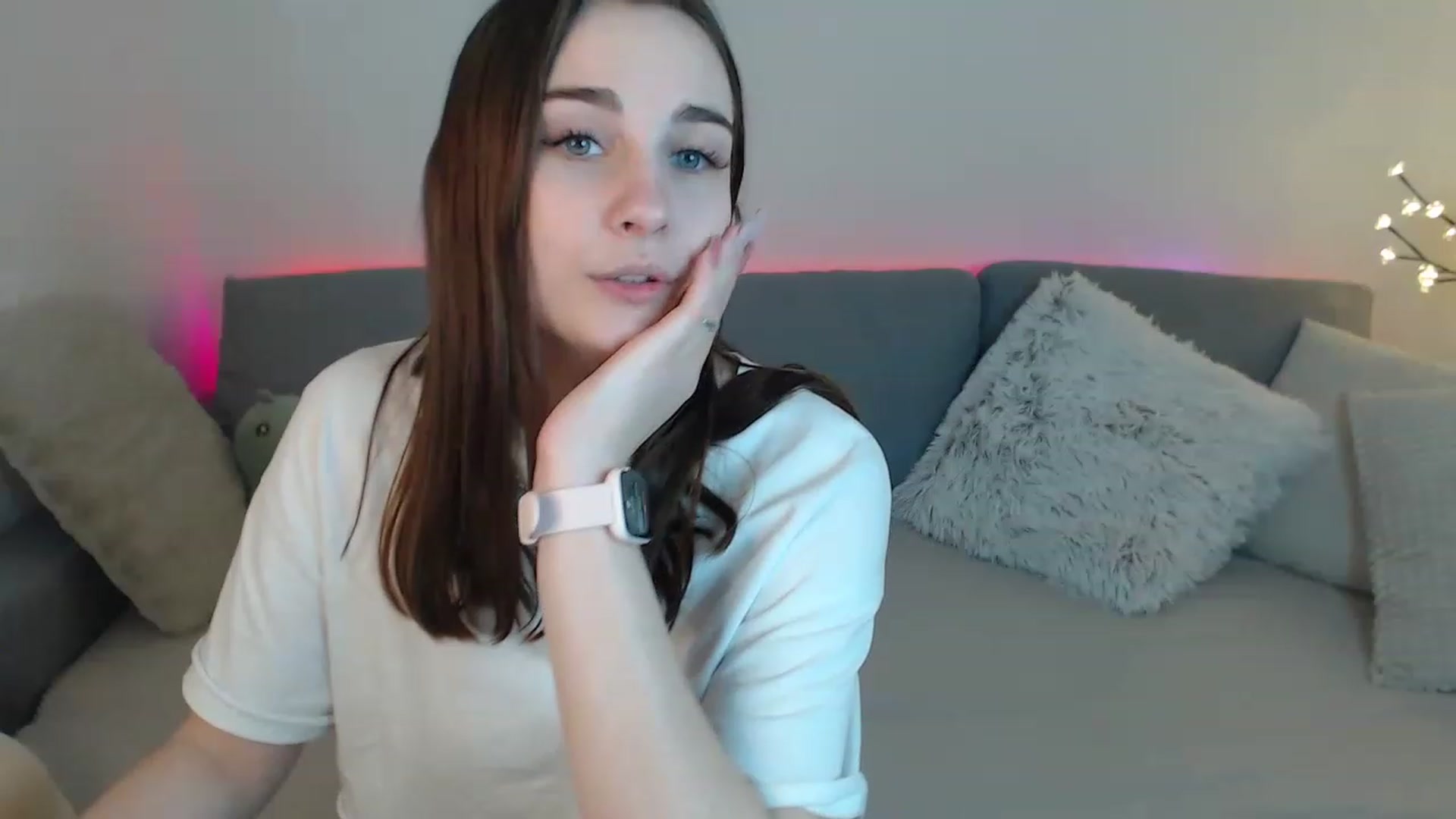 Gallery image thumbnail from LaneyGrey's myfreecams stream on, 03/25/2023, 12:30 image 12 of 20
