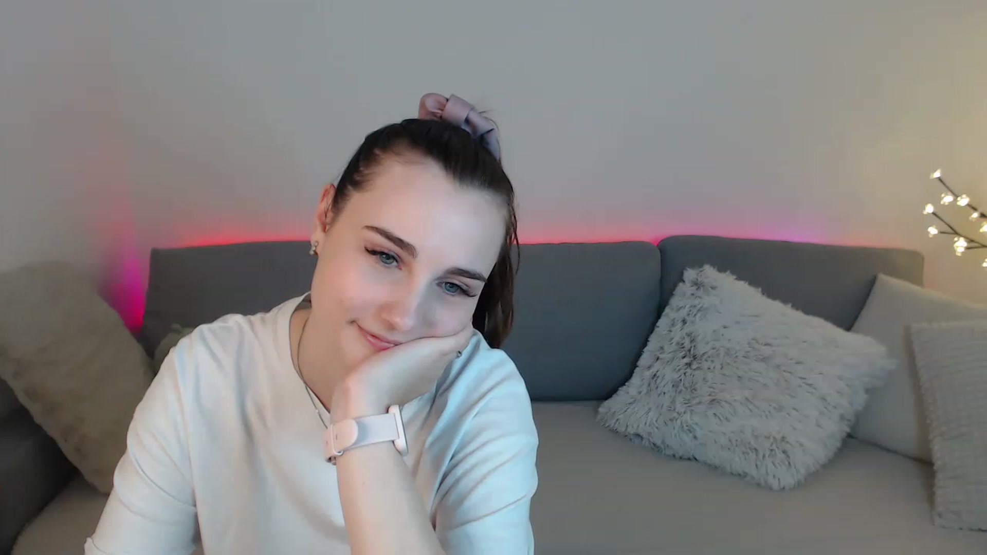 Gallery image thumbnail from LaneyGrey's myfreecams stream on, 03/25/2023, 13:21 image 3 of 20