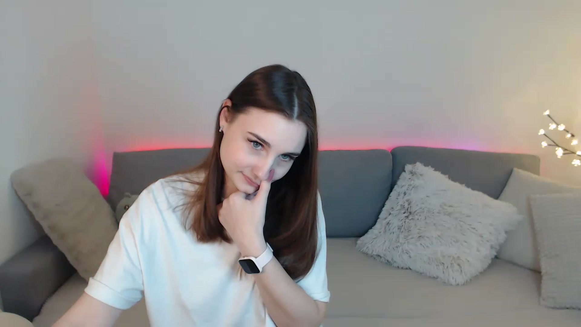 Gallery image thumbnail from LaneyGrey's myfreecams stream on, 03/25/2023, 13:21 image 18 of 20