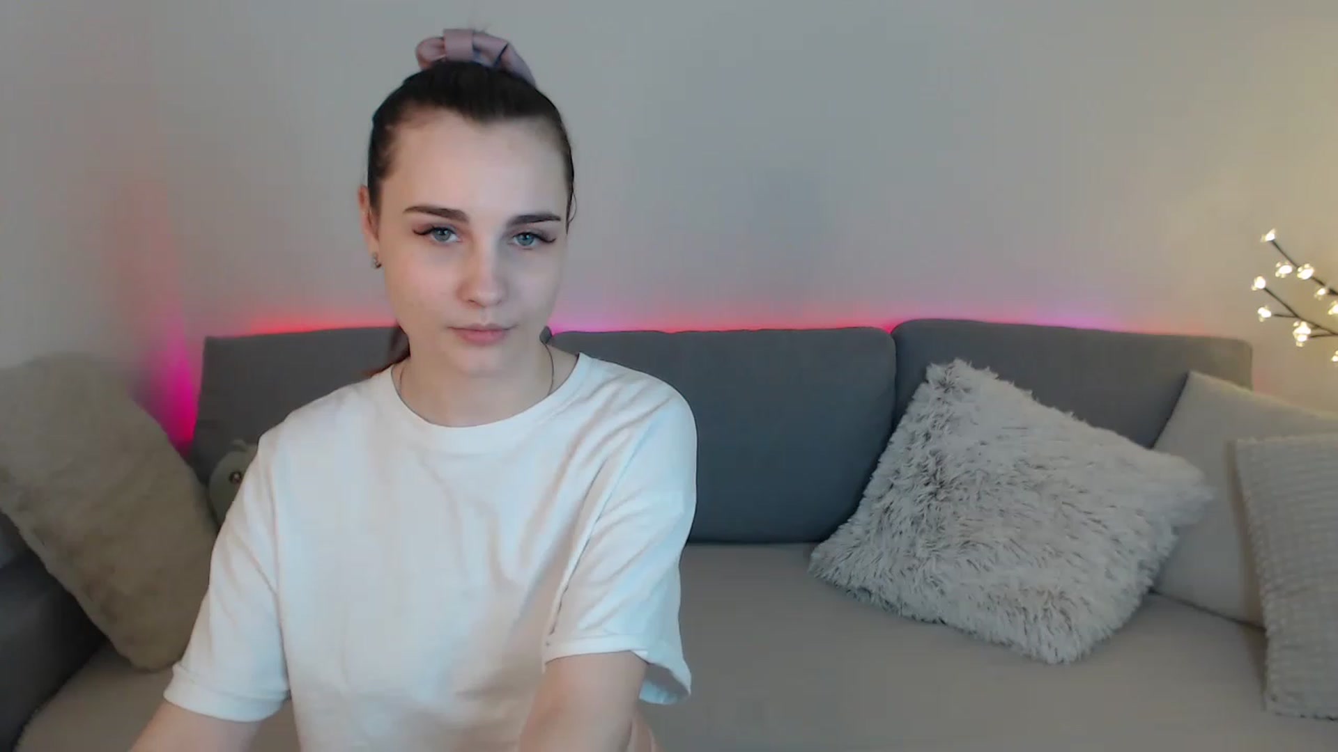 Gallery image thumbnail from LaneyGrey's myfreecams stream on, 03/25/2023, 13:21 image 2 of 20