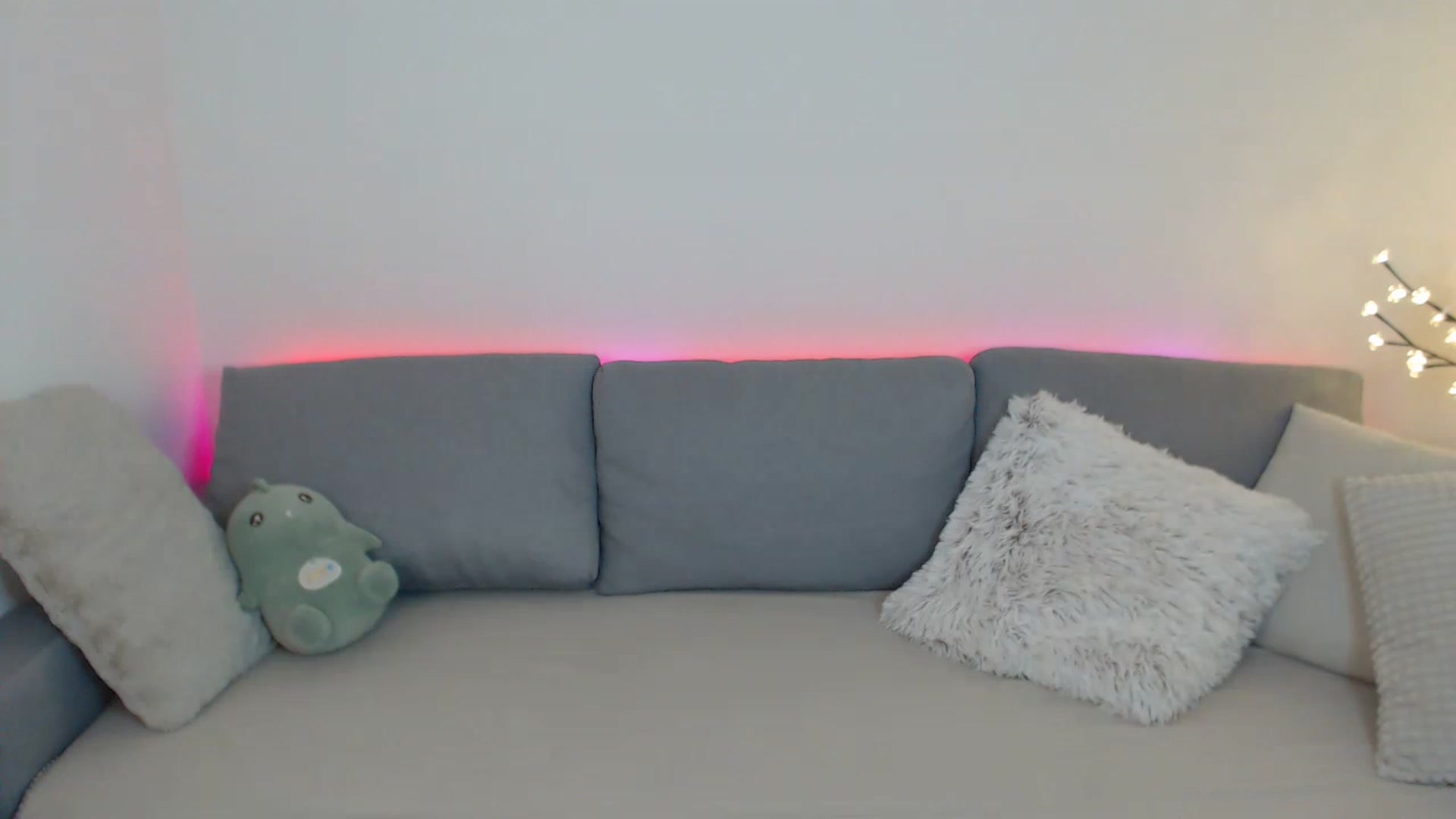 Gallery image thumbnail from LaneyGrey's myfreecams stream on, 03/25/2023, 13:21 image 5 of 20