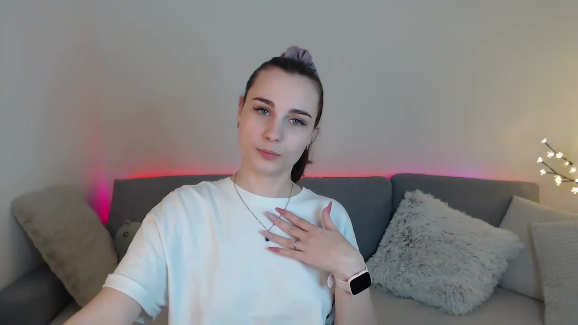 Gallery image thumbnail from LaneyGrey's myfreecams stream on, 03/25/2023, 13:21 image 9 of 20
