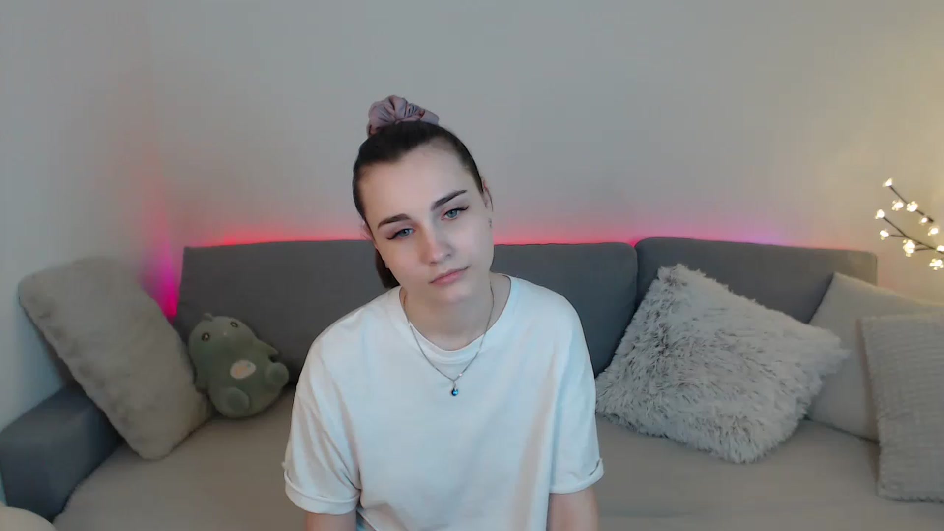 Gallery image thumbnail from LaneyGrey's myfreecams stream on, 03/25/2023, 13:21 image 12 of 20