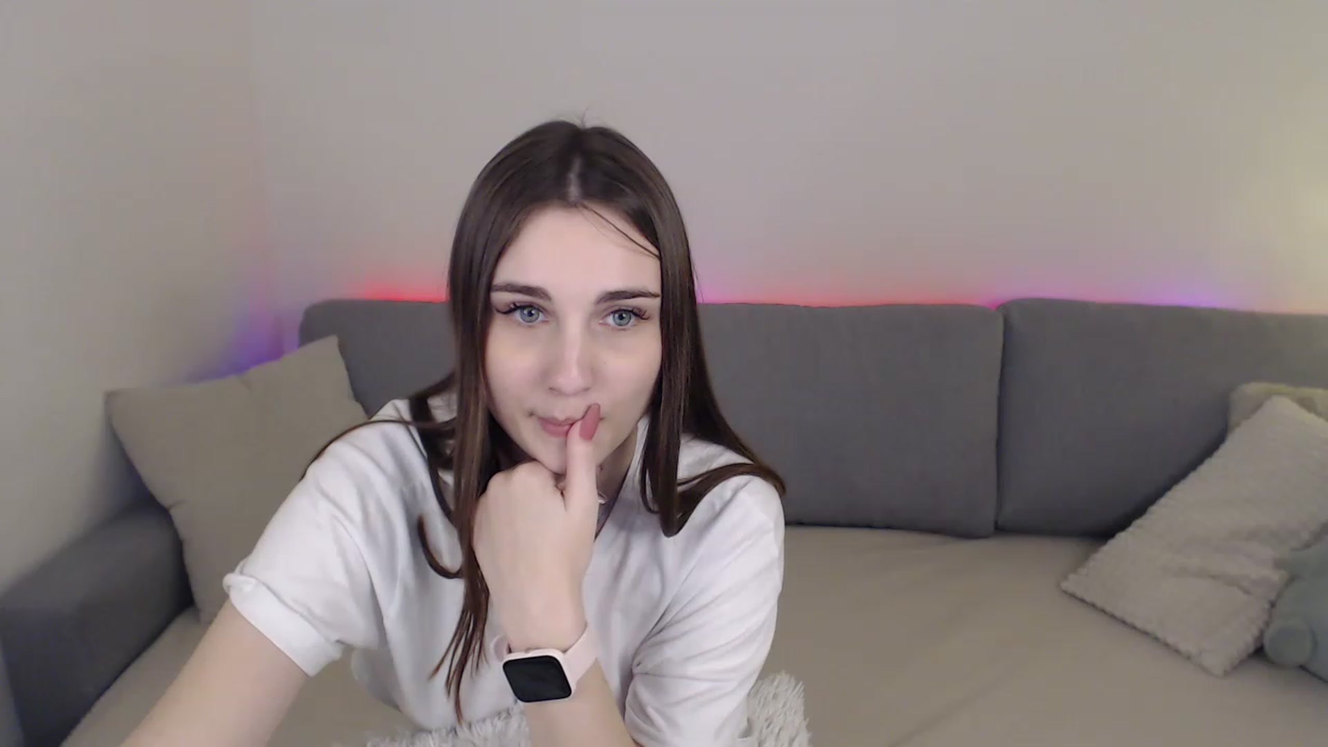 Gallery image thumbnail from LaneyGrey's myfreecams stream on, 03/28/2023, 14:00 image 19 of 20