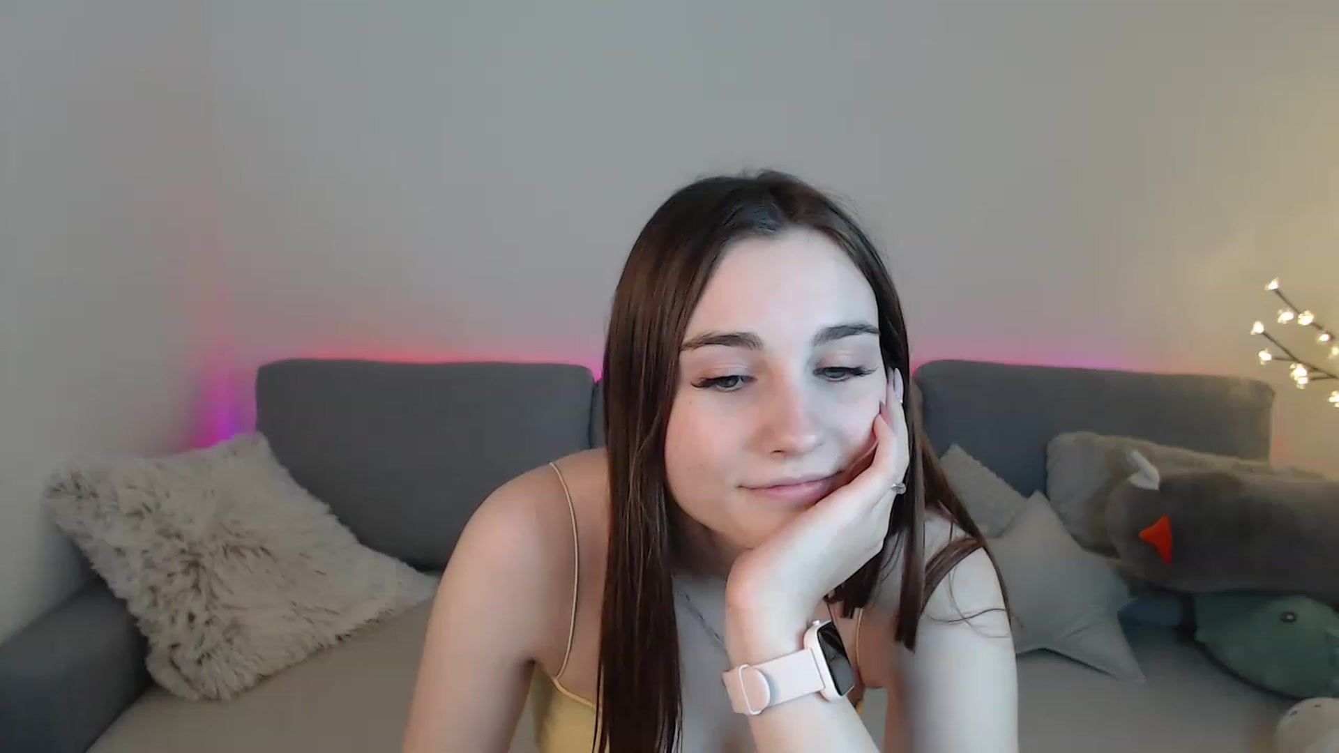 Gallery image thumbnail from LaneyGrey's myfreecams stream on, 04/01/2023, 11:42 image 14 of 20