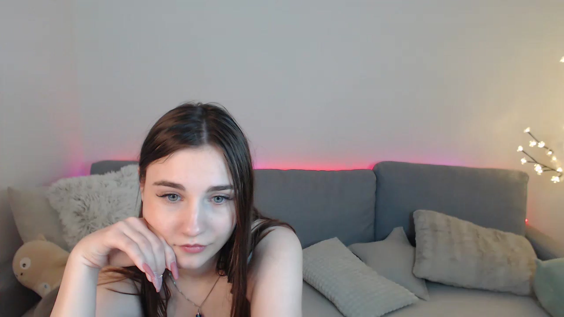 Gallery image thumbnail from LaneyGrey's myfreecams stream on, 04/02/2023, 11:49 image 17 of 20