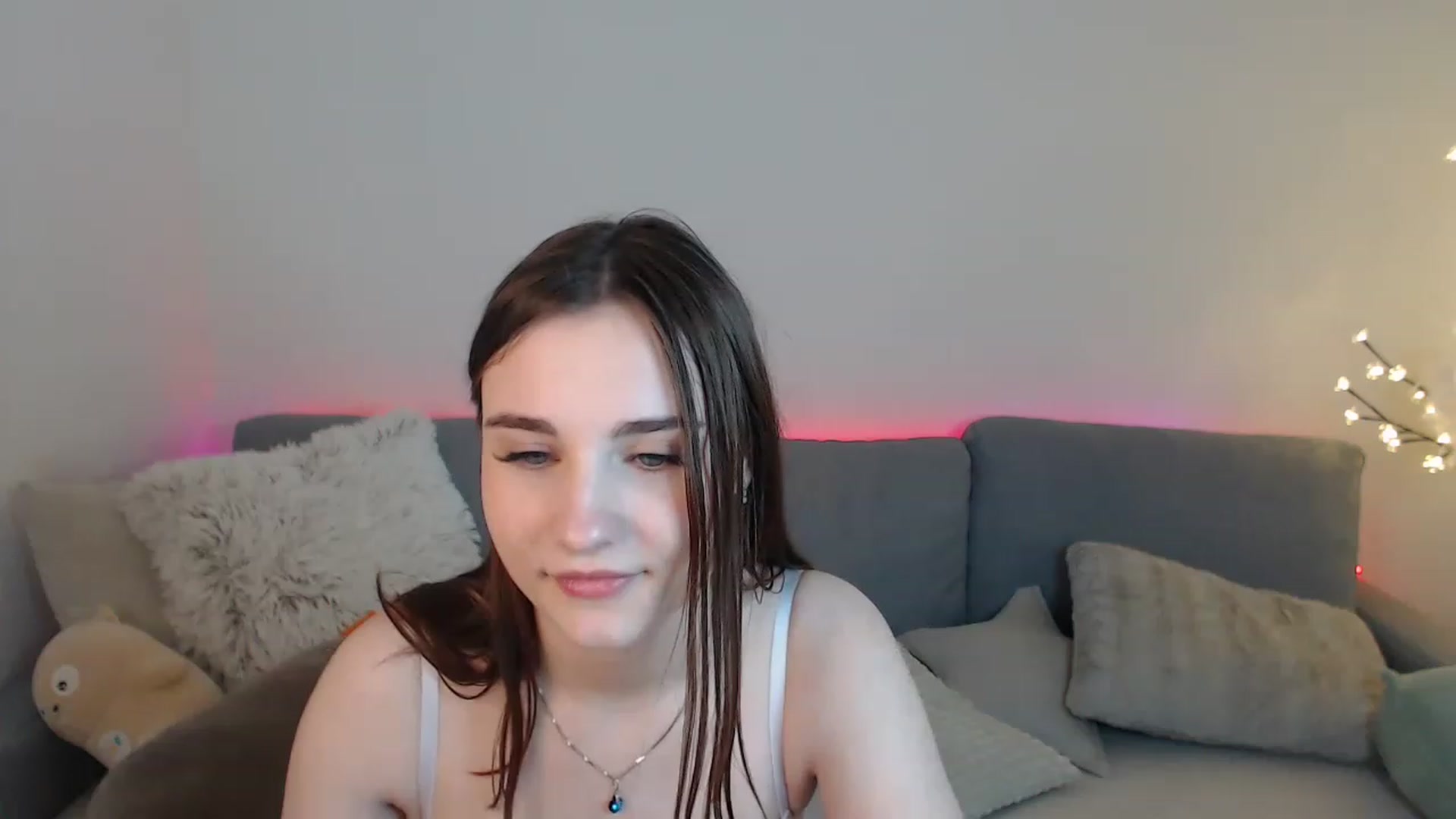 Gallery image thumbnail from LaneyGrey's myfreecams stream on, 04/02/2023, 11:49 image 16 of 20
