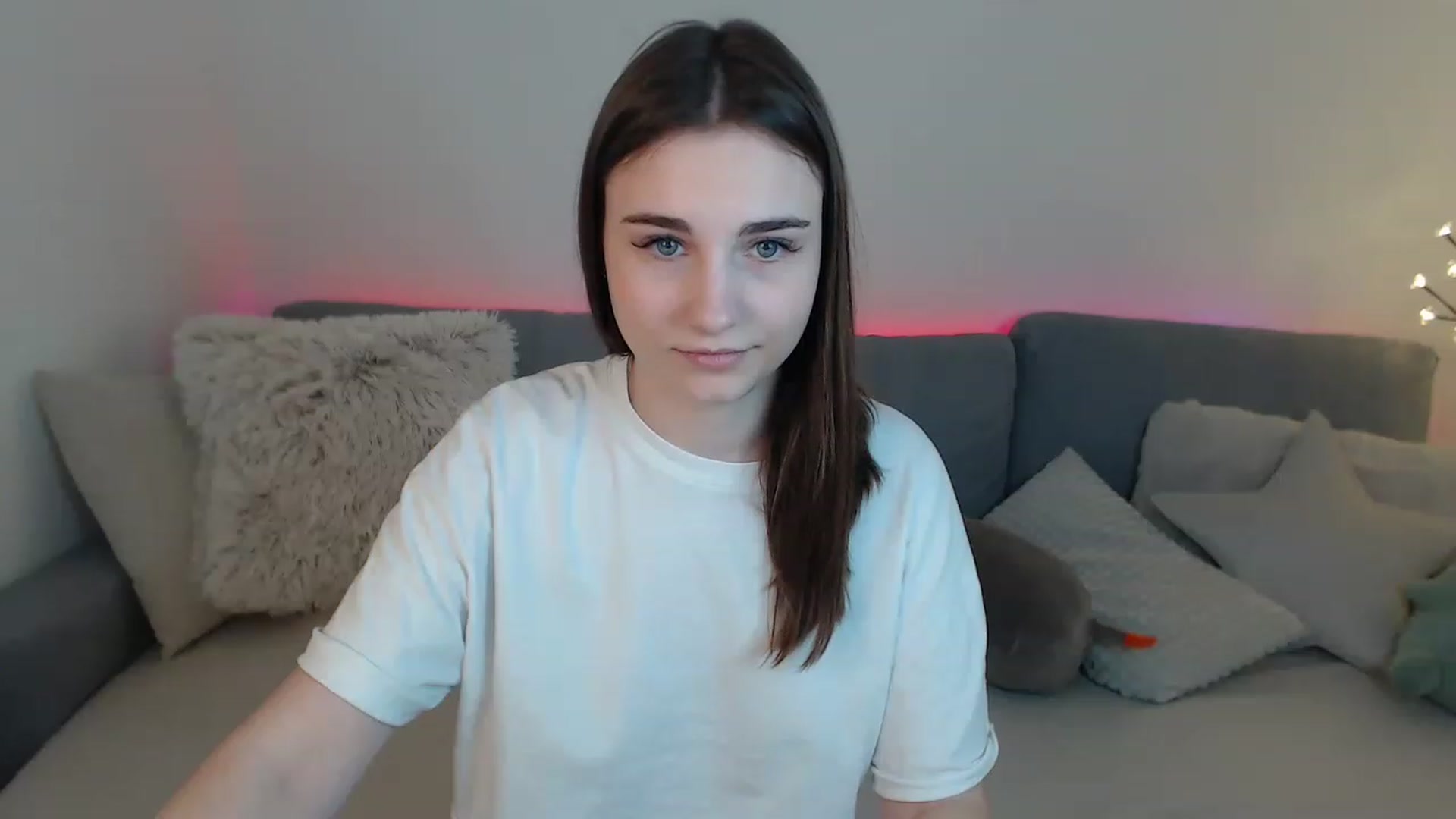 Gallery image thumbnail from LaneyGrey's myfreecams stream on, 04/04/2023, 10:00 image 17 of 20