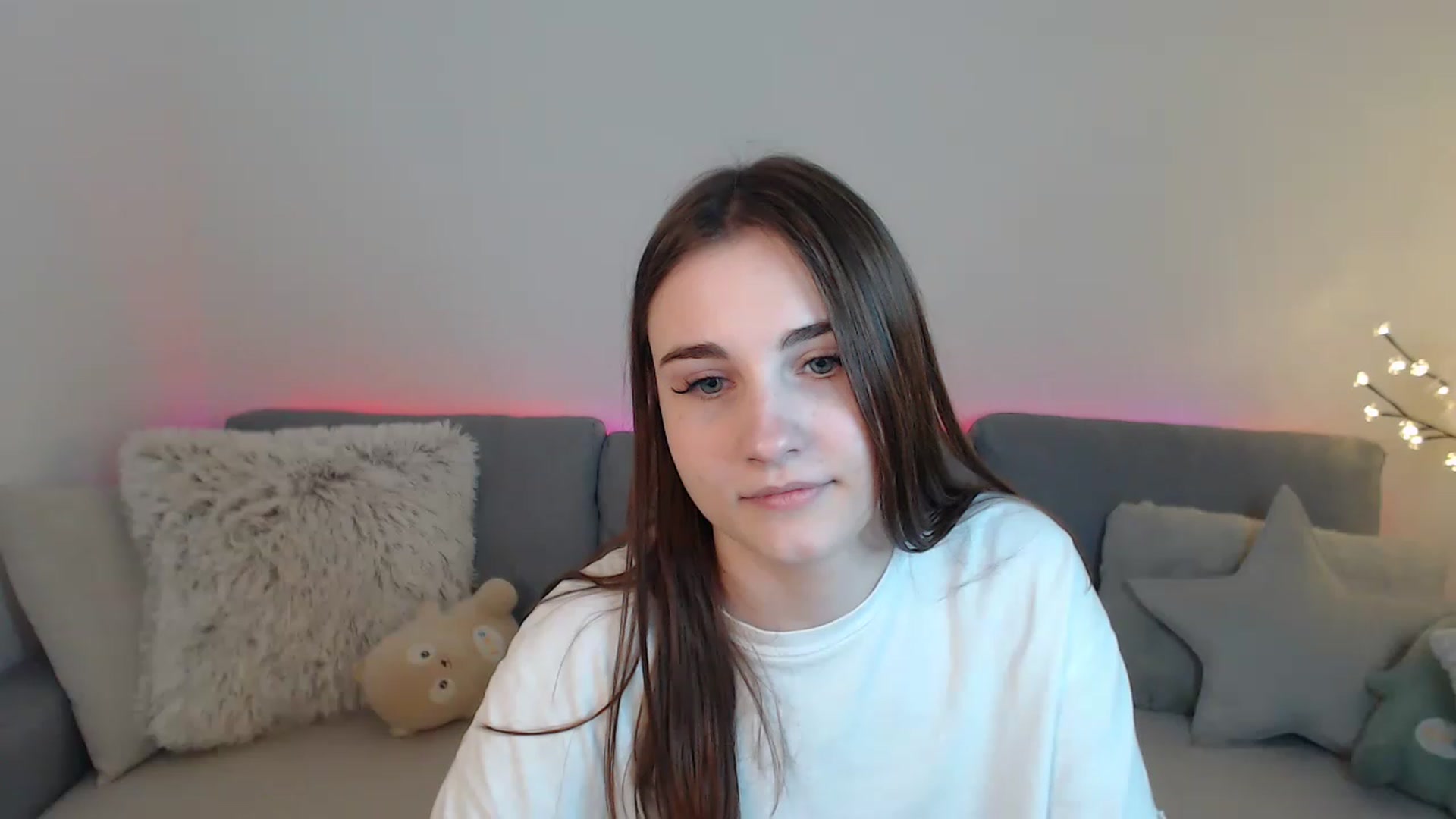 Gallery image thumbnail from LaneyGrey's myfreecams stream on, 04/04/2023, 12:13 image 17 of 20