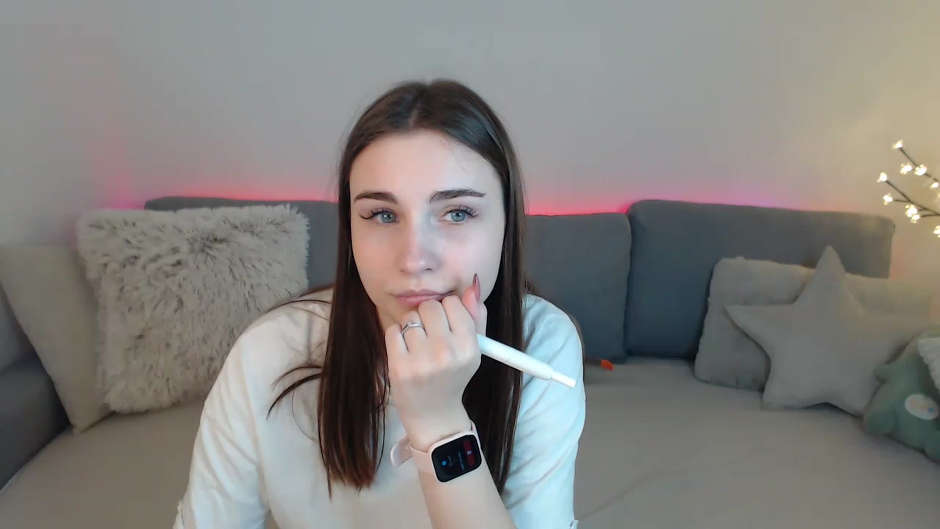 Gallery image thumbnail from LaneyGrey's myfreecams stream on, 04/04/2023, 12:13 image 3 of 20