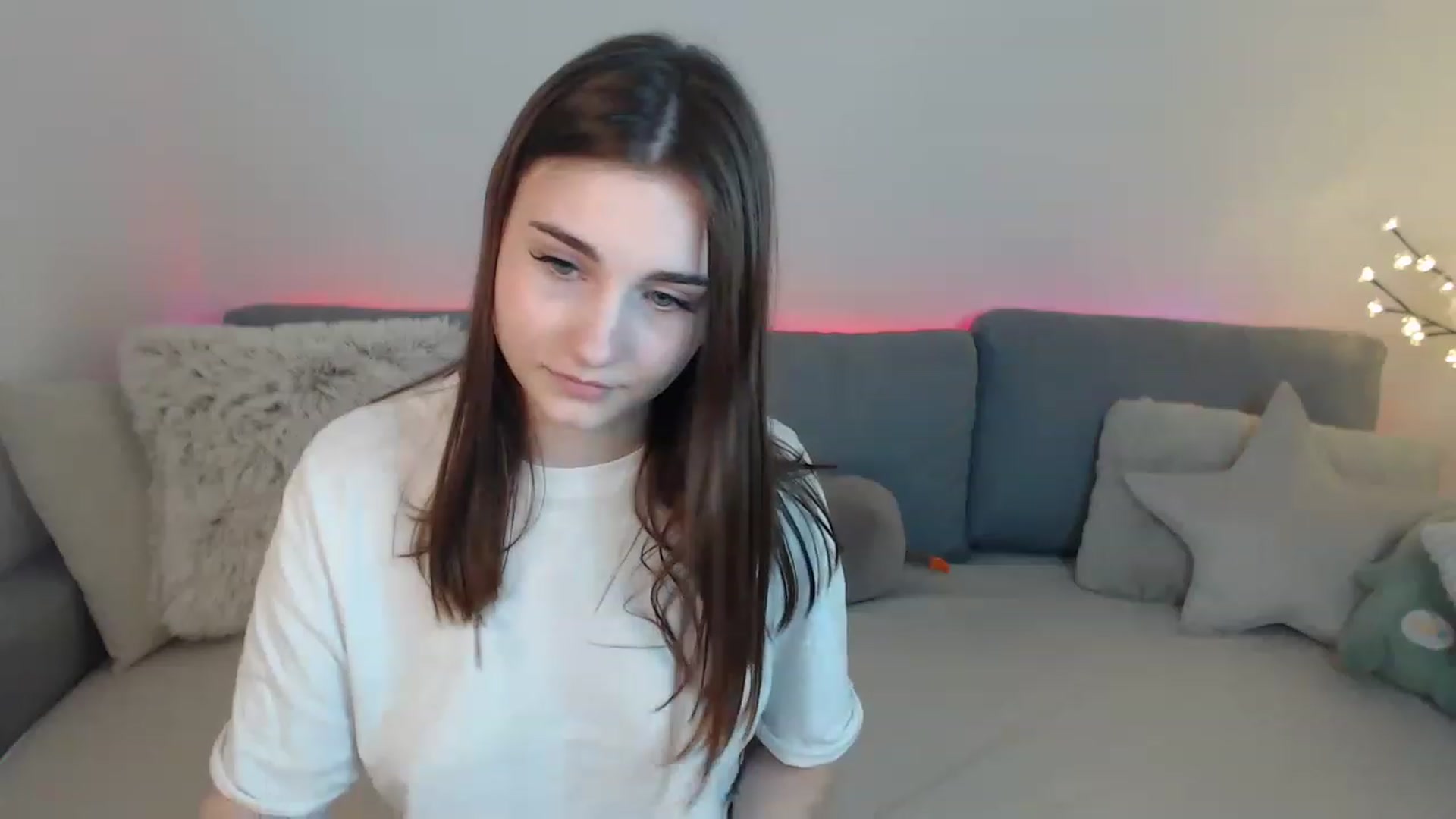 Gallery image thumbnail from LaneyGrey's myfreecams stream on, 04/04/2023, 12:13 image 6 of 20